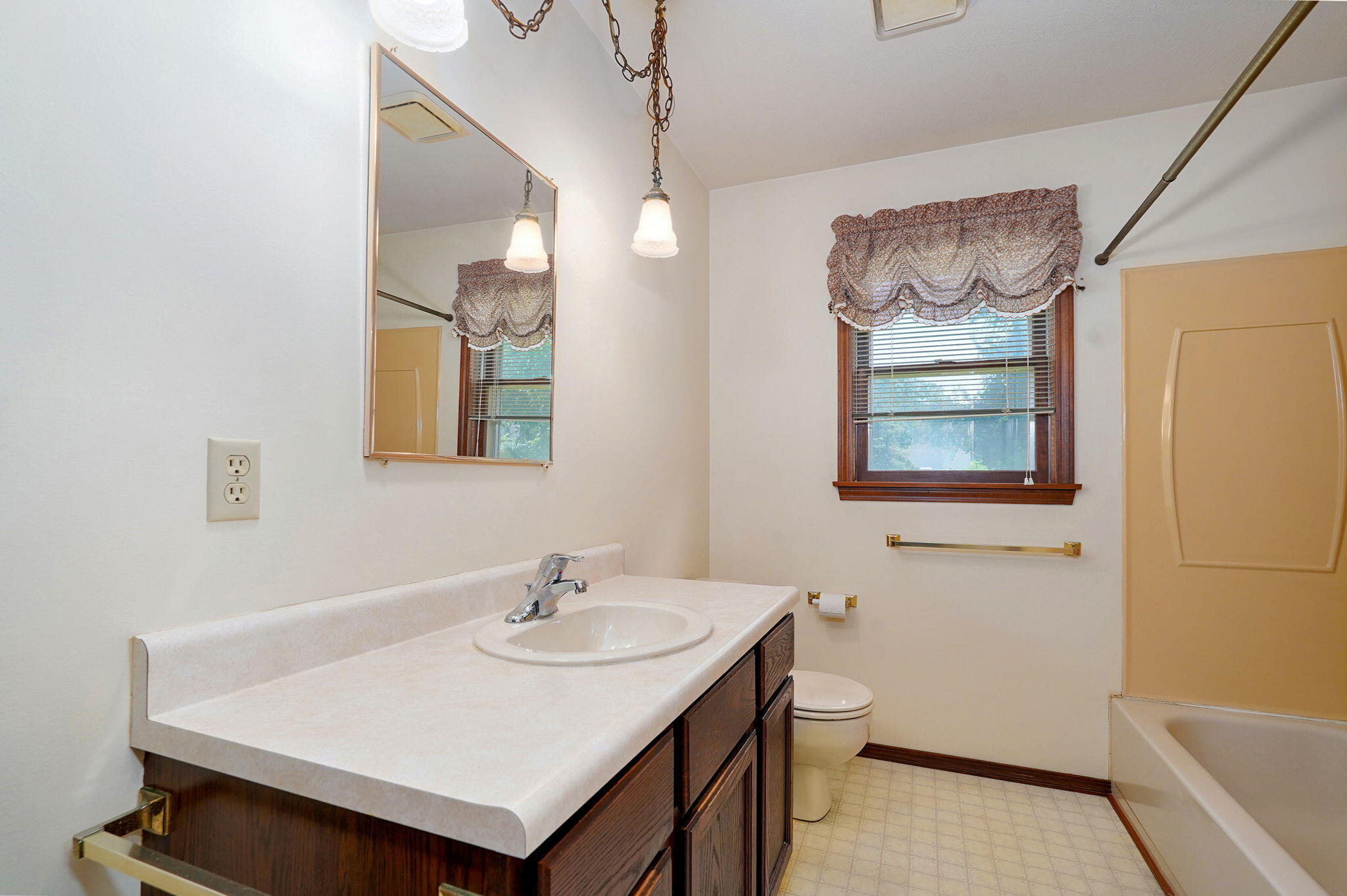 2060 North Marion Avenue Property Photo 18