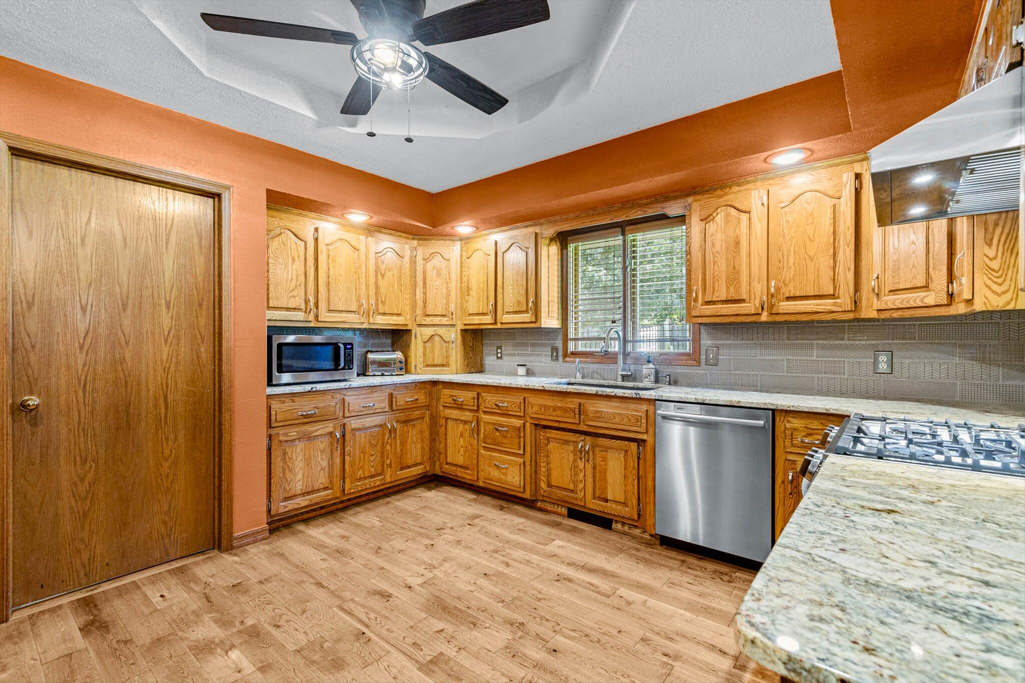 3934 East Linwood Terrace Property Photo 3