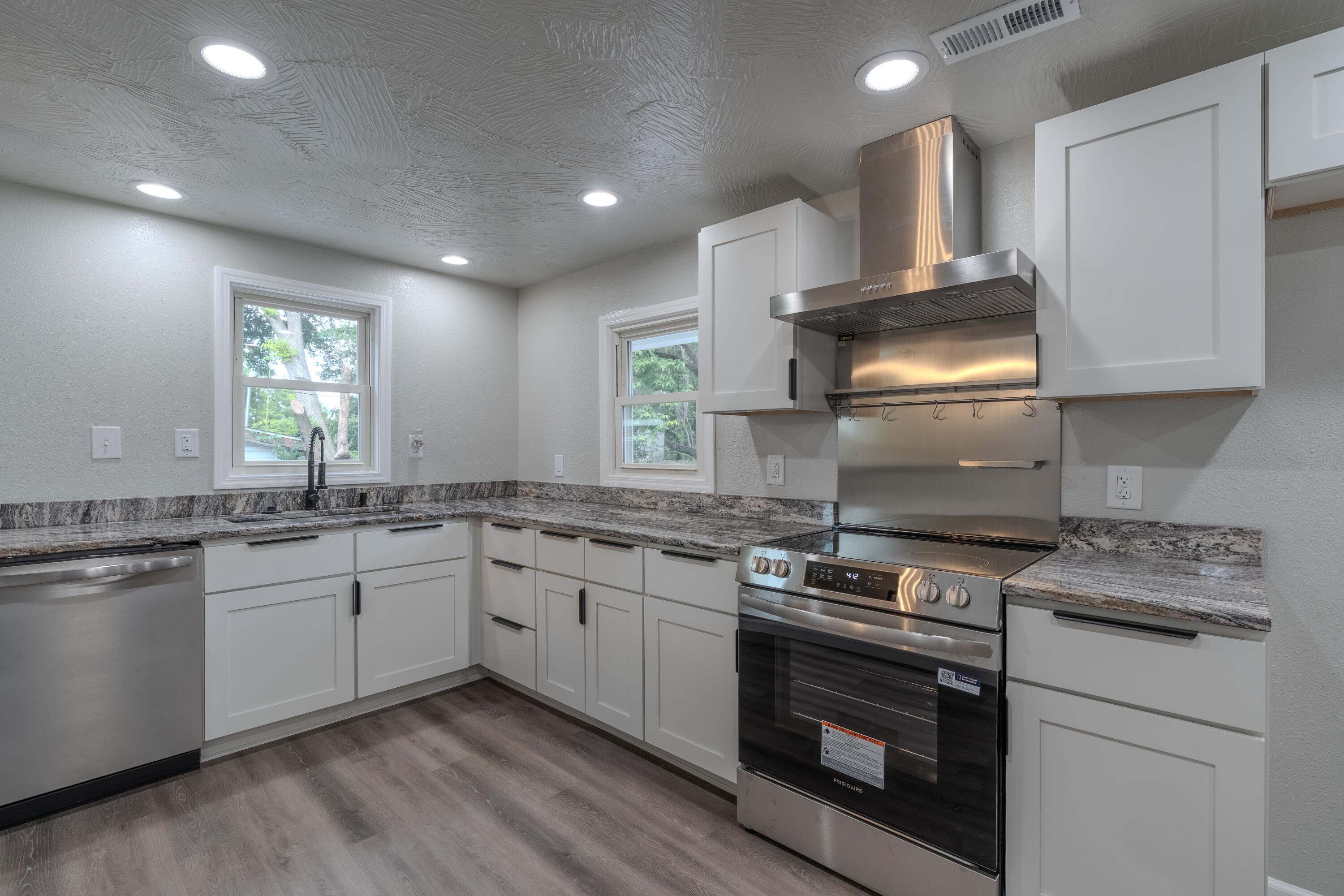 1324 West Brower Street Property Photo 8