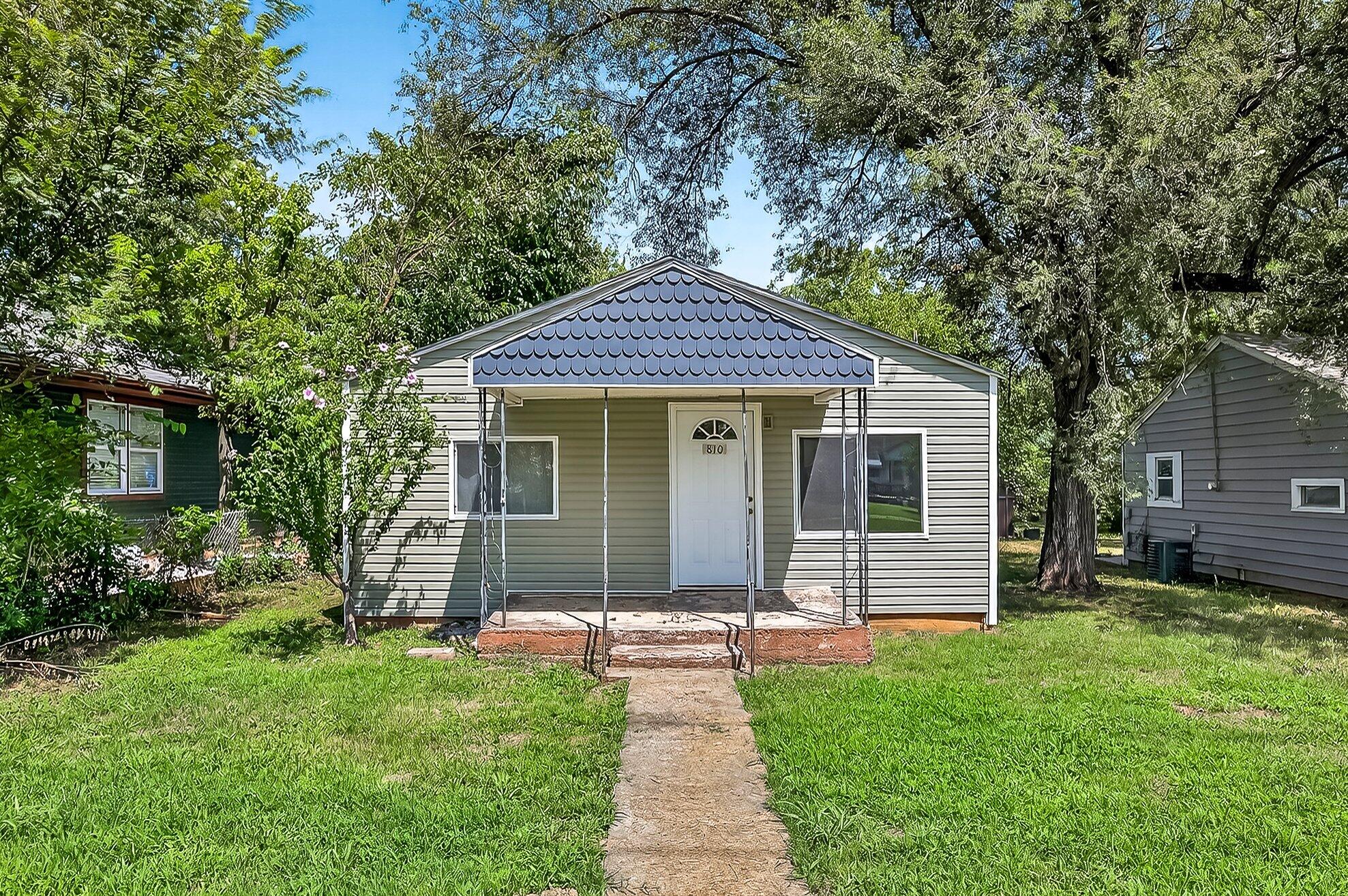 810 North West Avenue Property Photo 1
