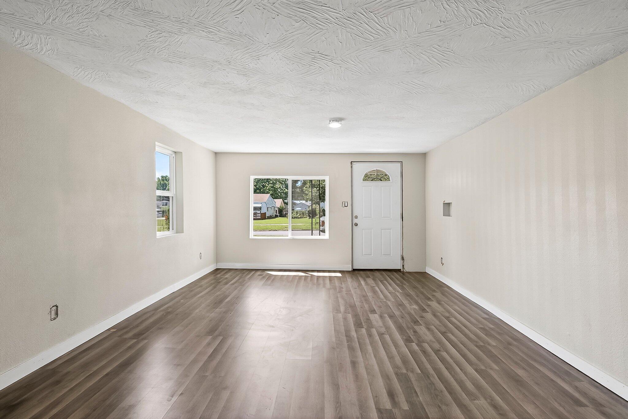 810 North West Avenue Property Photo 3