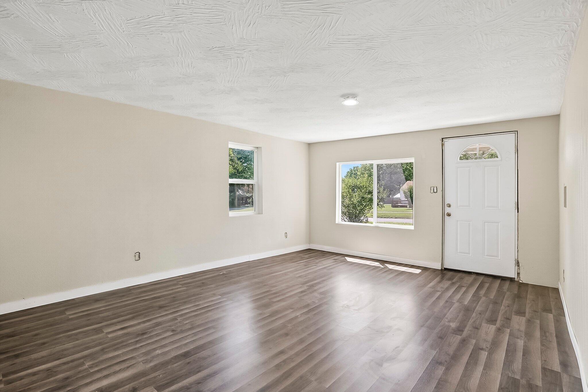 810 North West Avenue Property Photo 4