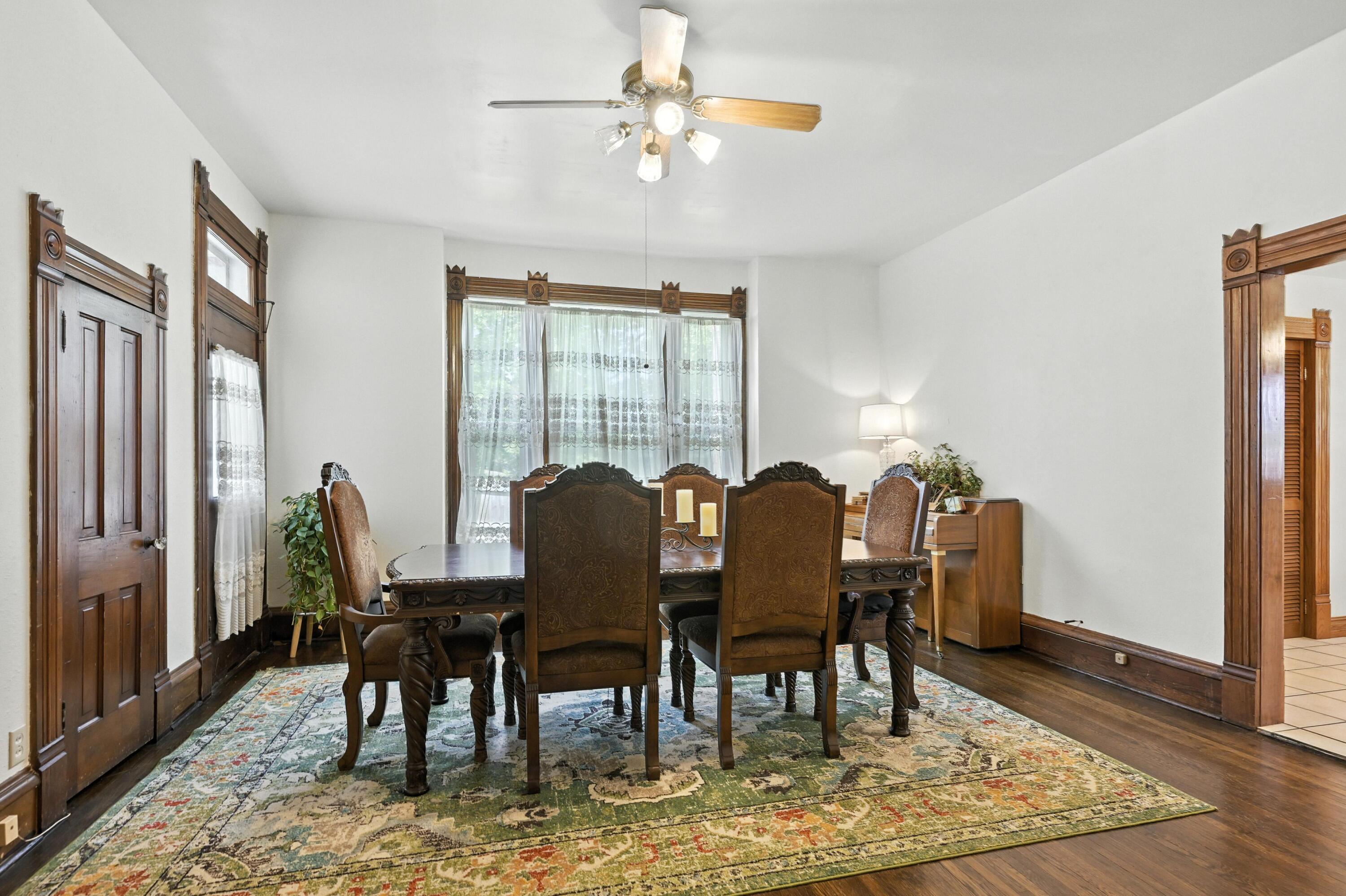 340 West Brook Street Property Photo 8