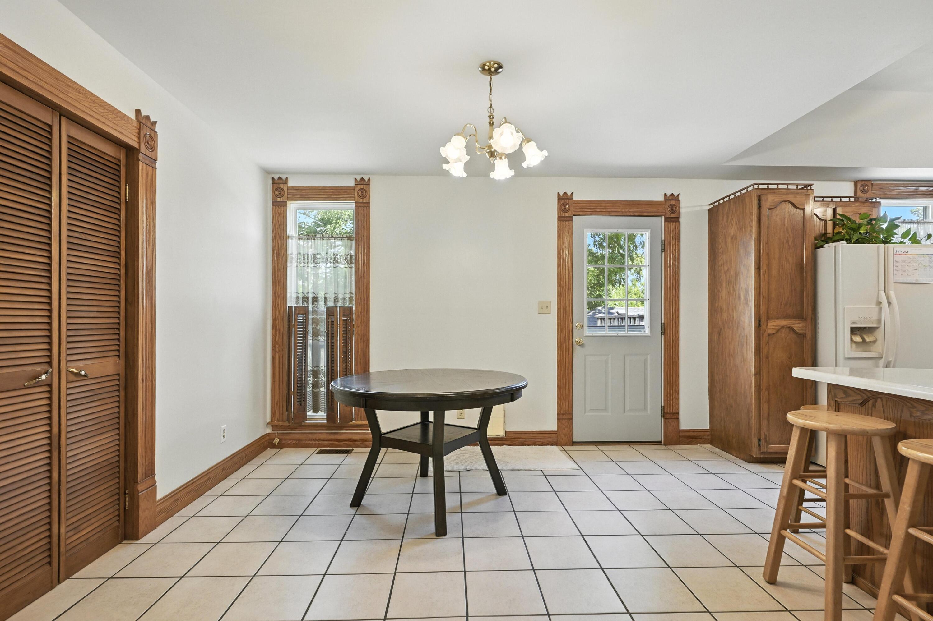 340 West Brook Street Property Photo 9