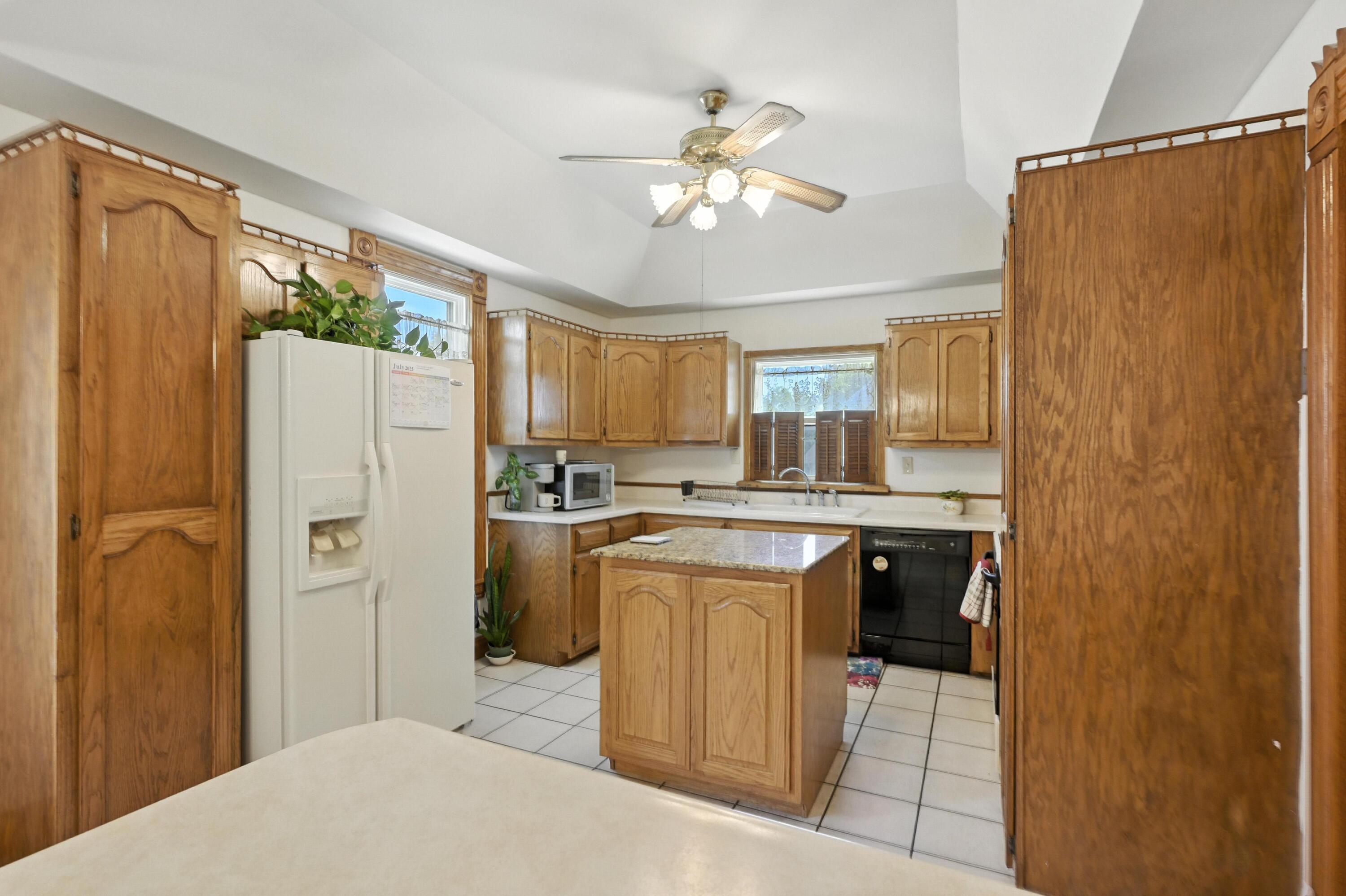 340 West Brook Street Property Photo 12
