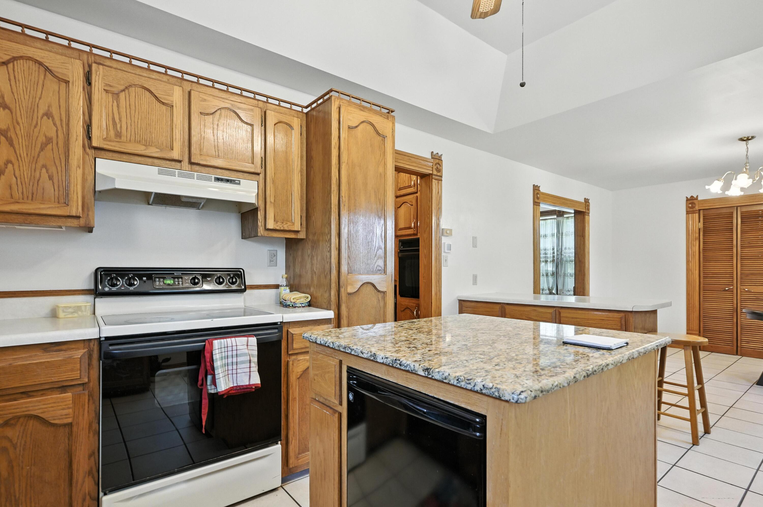 340 West Brook Street Property Photo 15