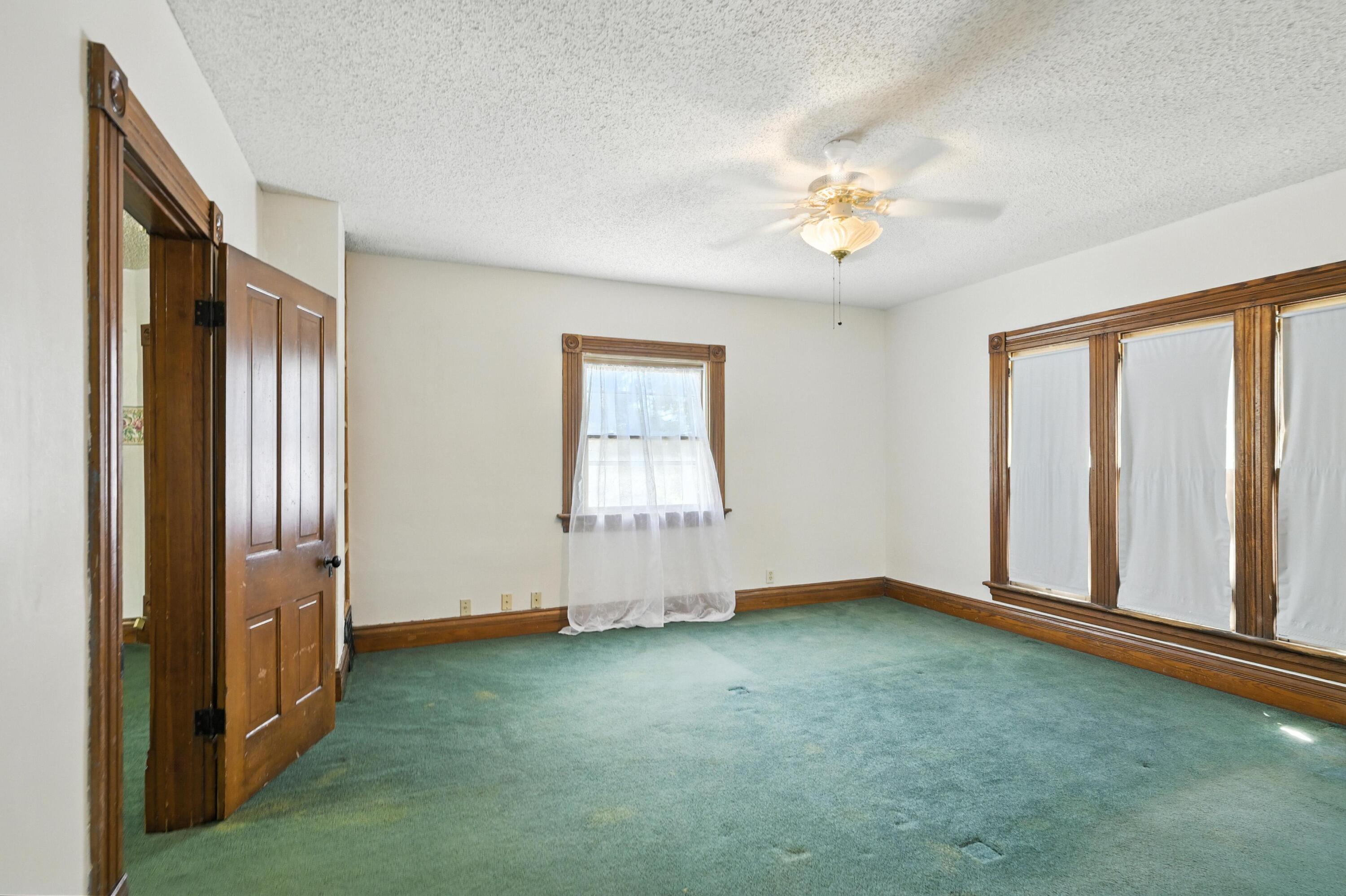 340 West Brook Street Property Photo 39