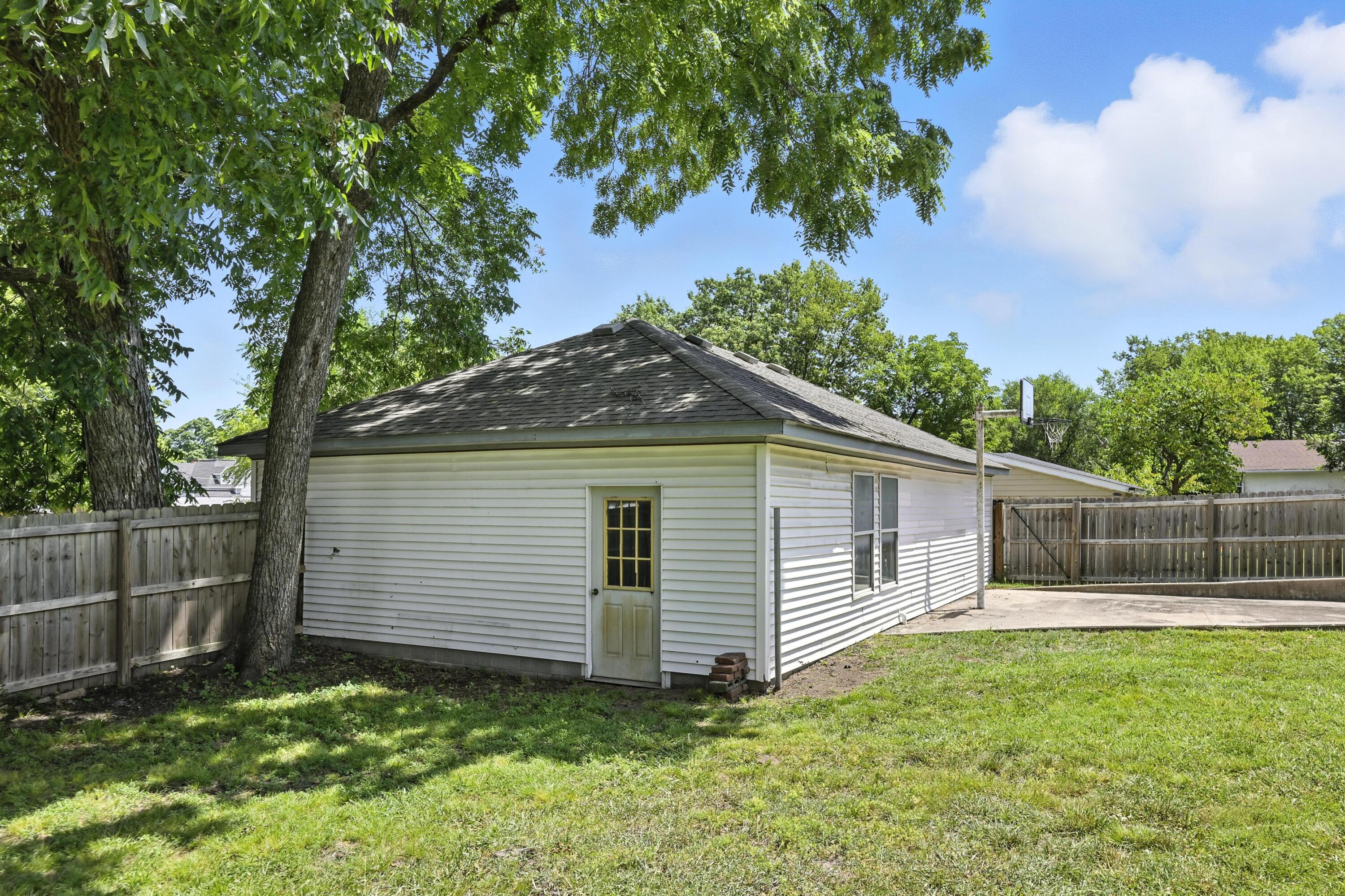 340 West Brook Street Property Photo 53