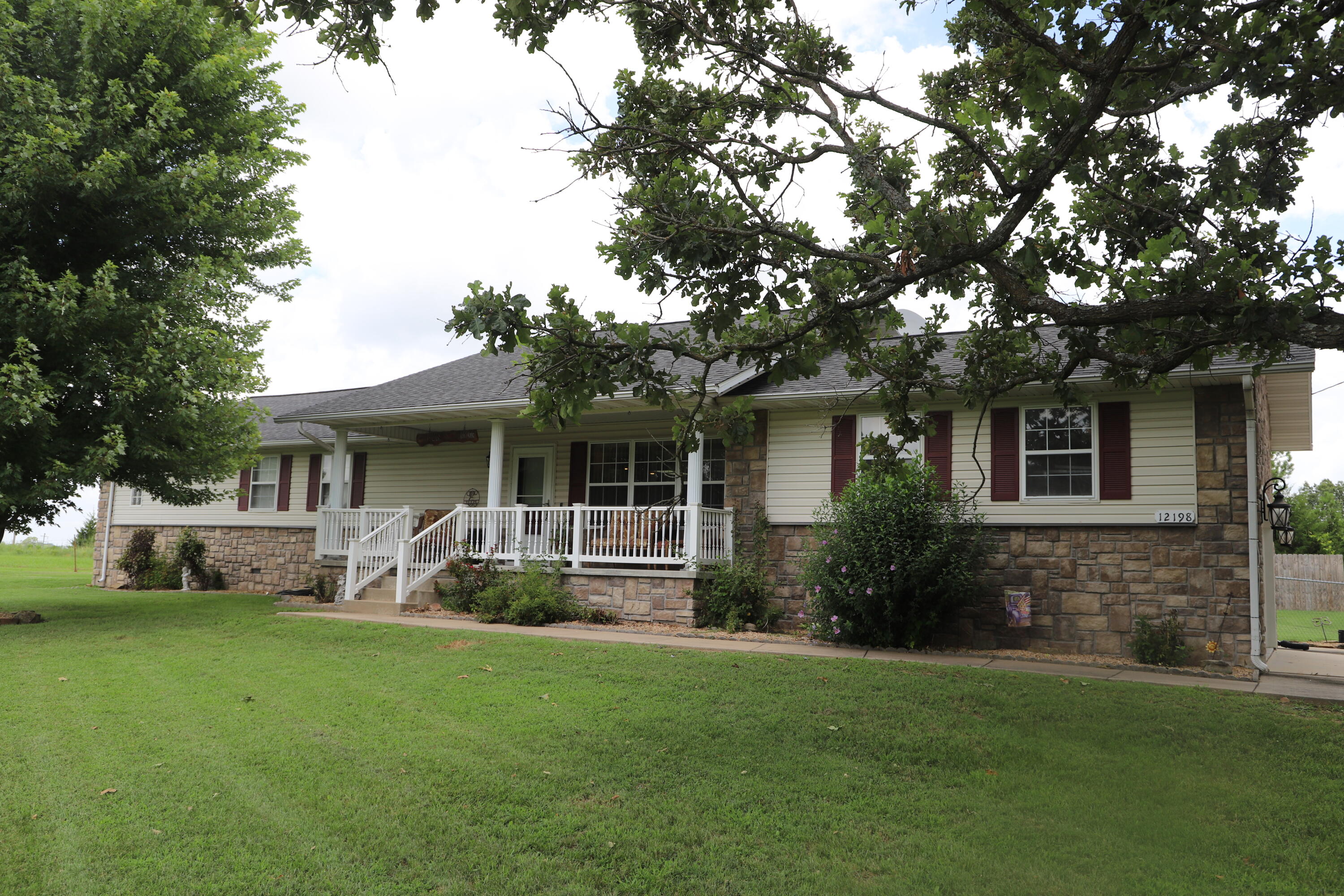 12198 Marcus Lane Property Photo 2