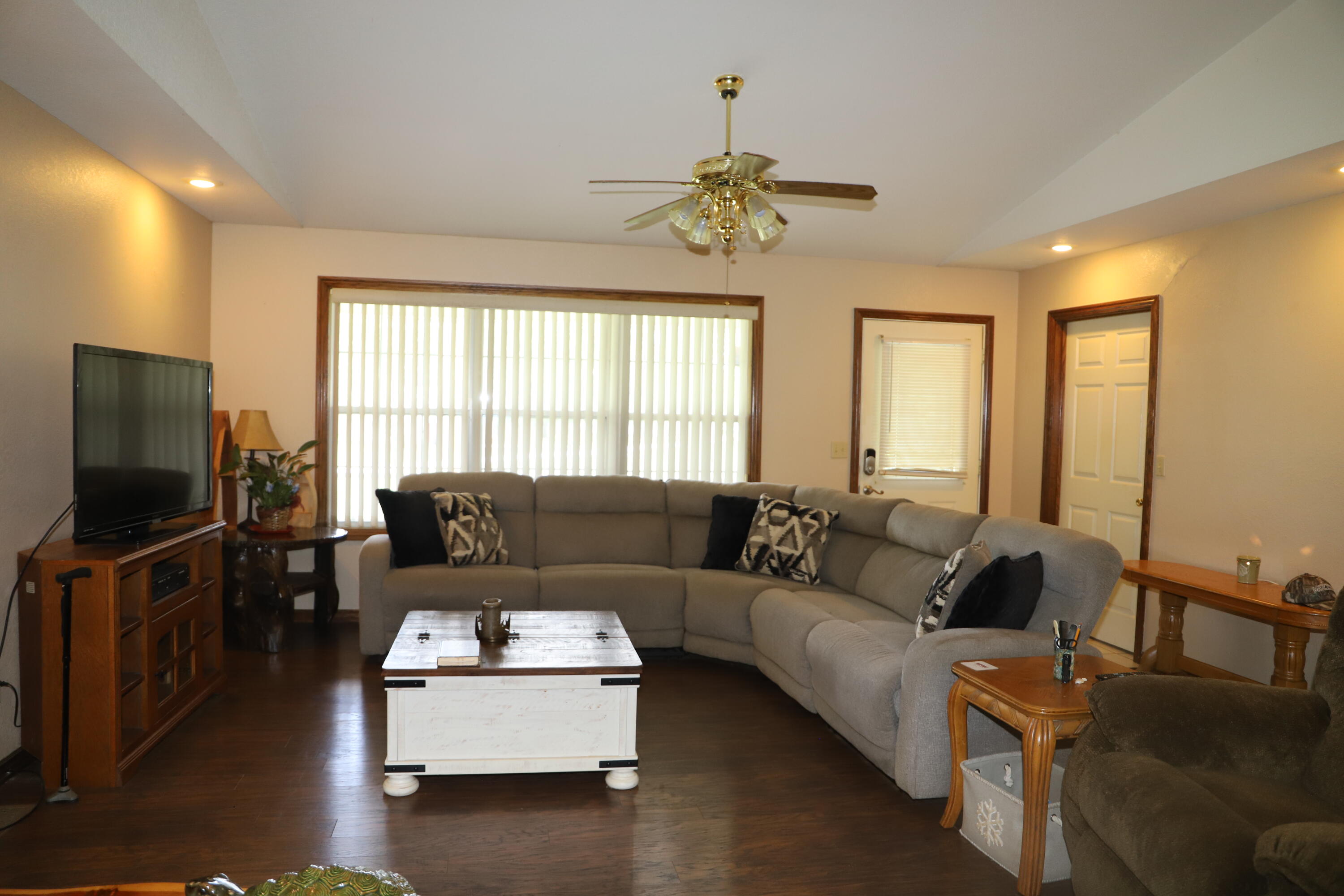 12198 Marcus Lane Property Photo 4