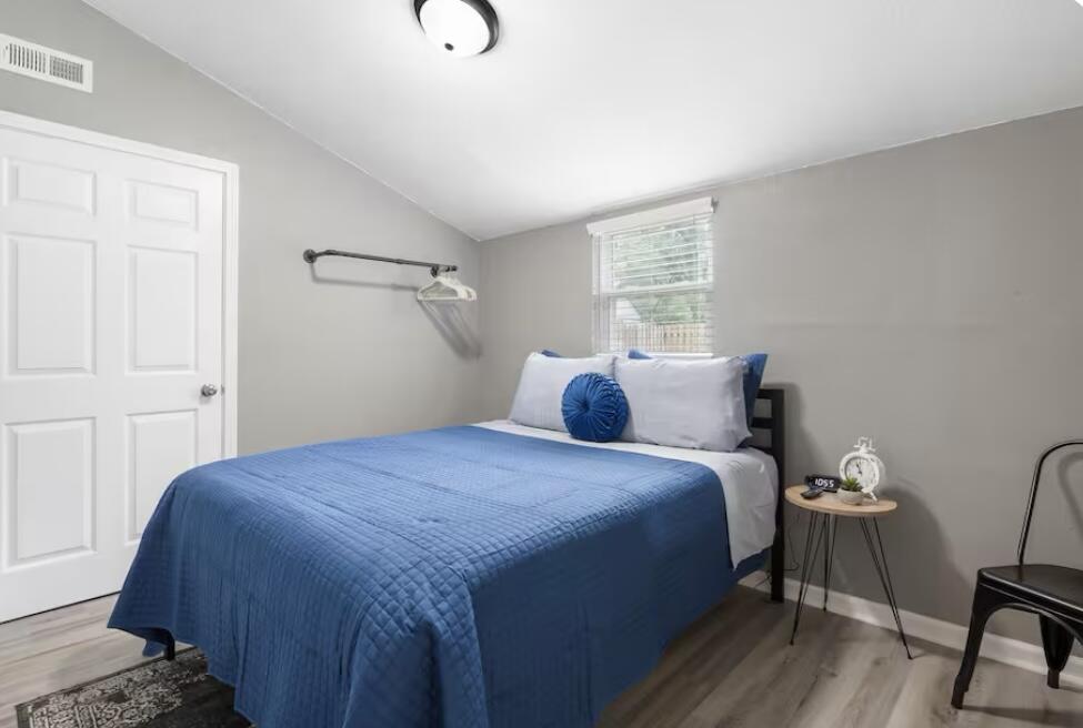 1506 East Lindberg Street Property Photo 13