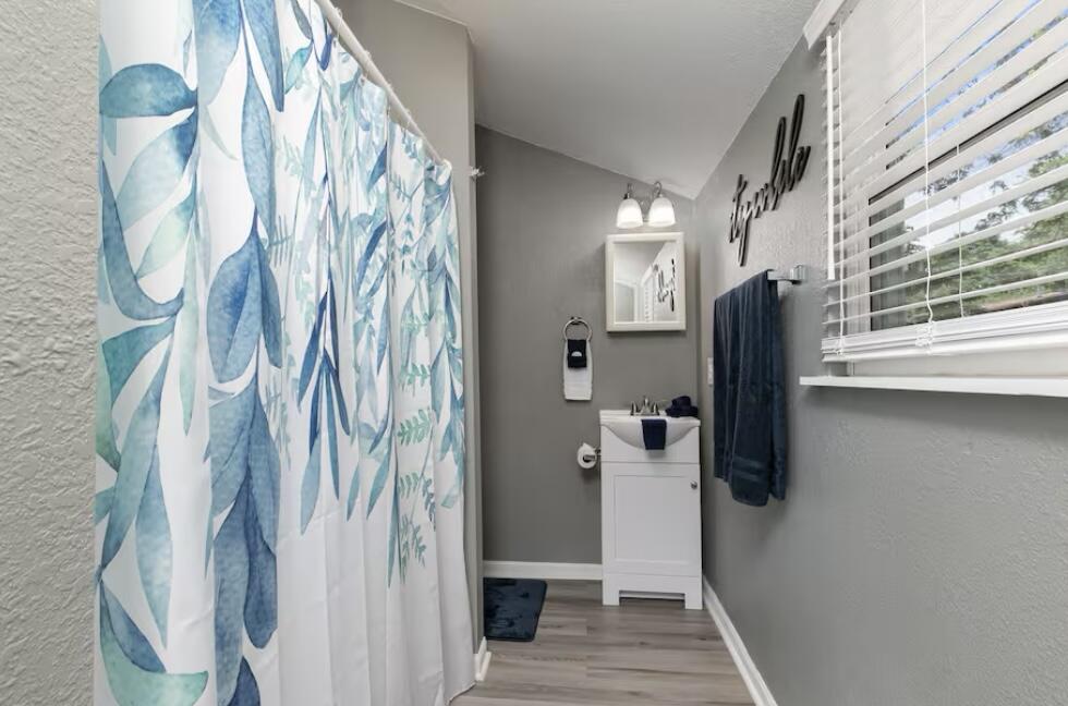 1506 East Lindberg Street Property Photo 14
