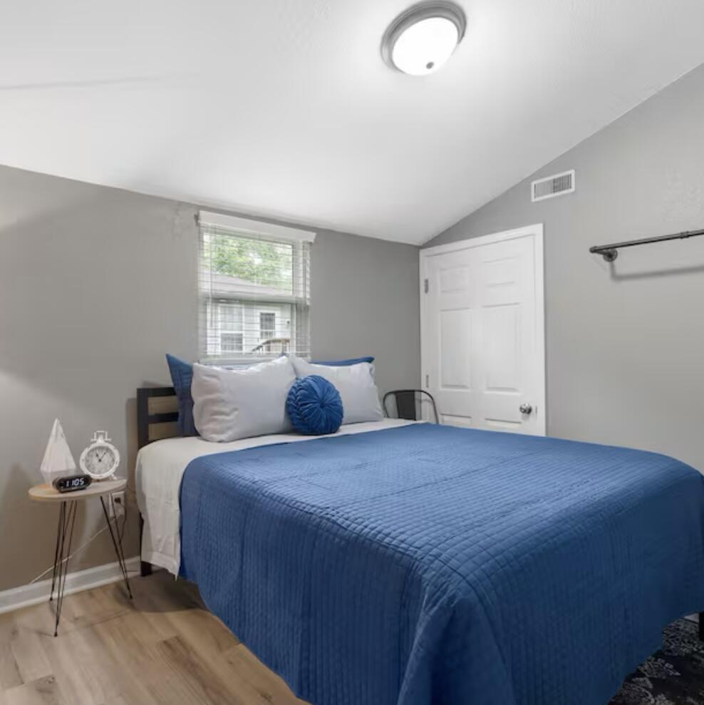 1506 East Lindberg Street Property Photo 16