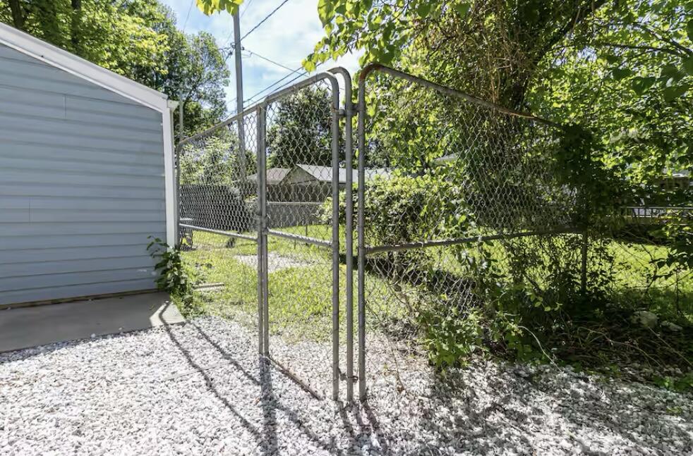 1506 East Lindberg Street Property Photo 19