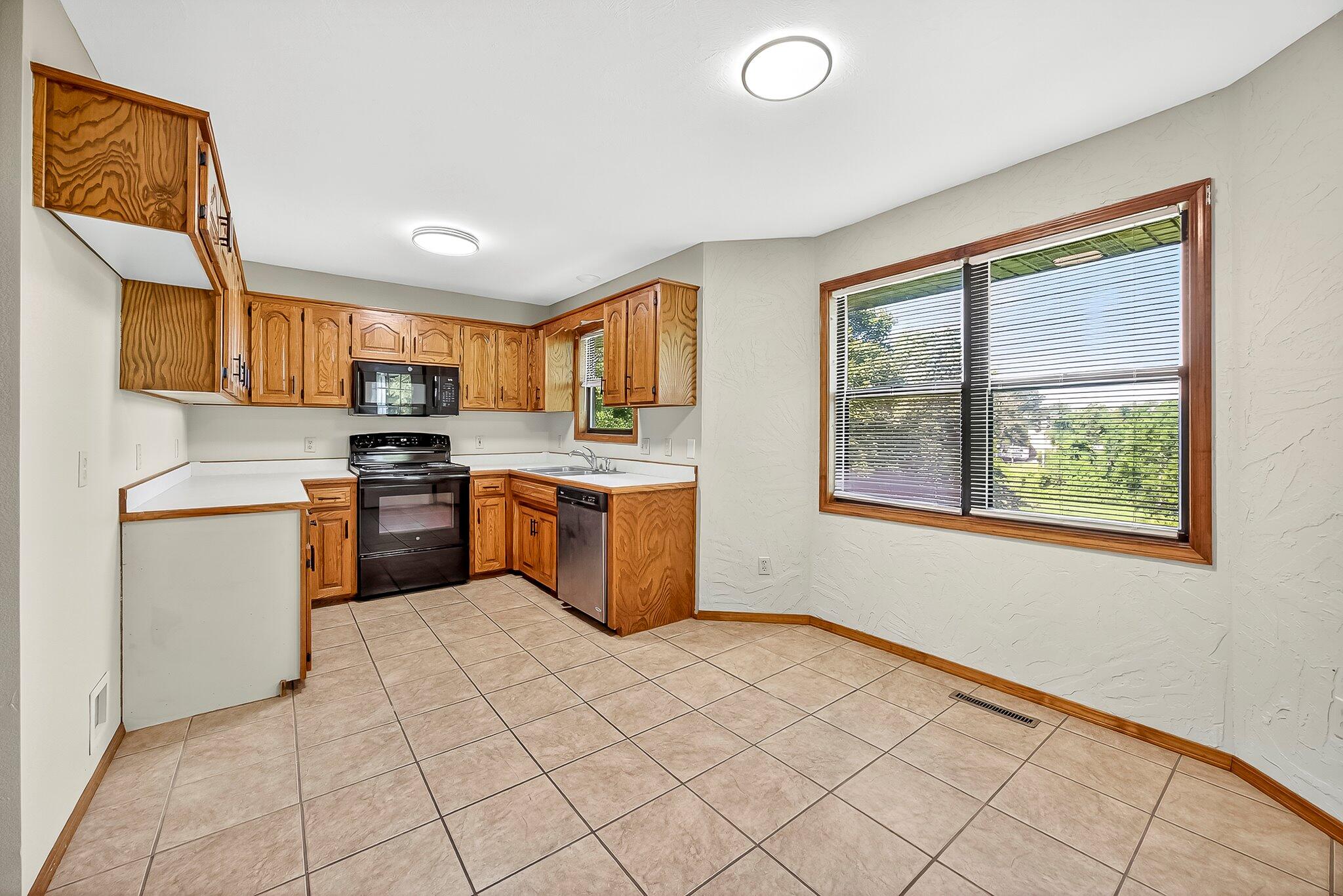 2645 North Fort Avenue Property Photo 7