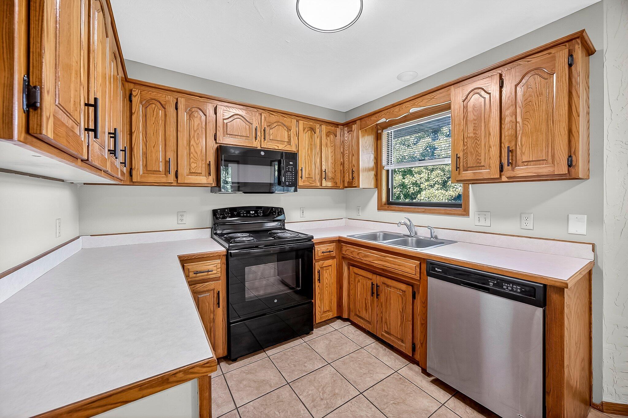 2645 North Fort Avenue Property Photo 8