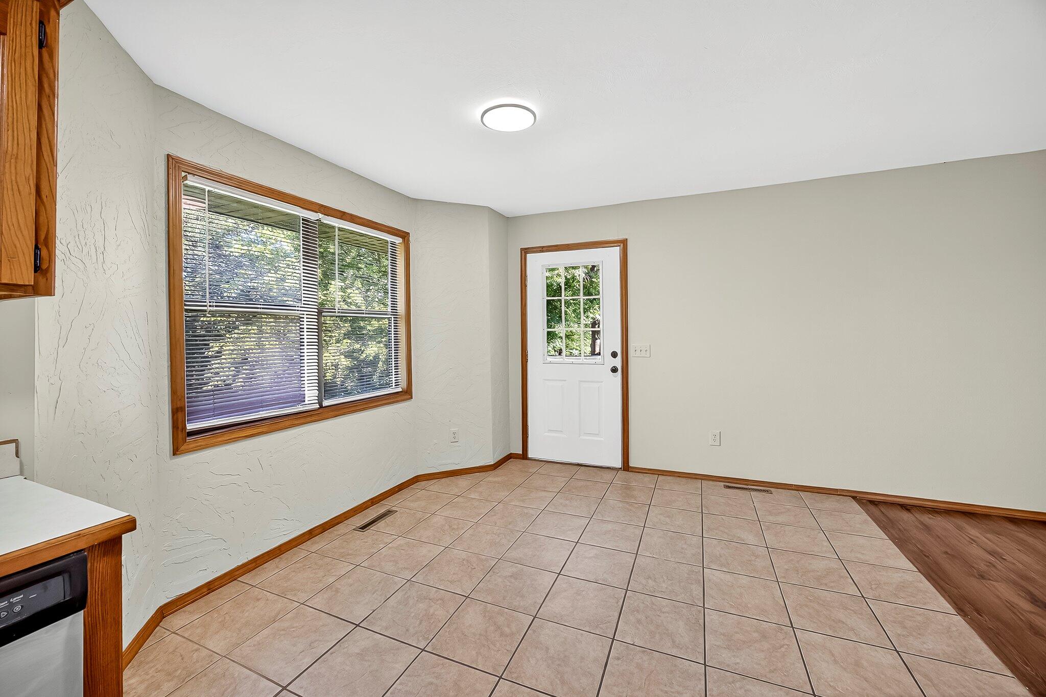 2645 North Fort Avenue Property Photo 10