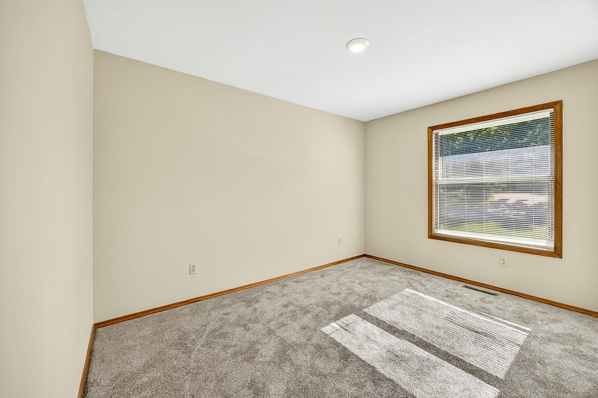 2645 North Fort Avenue Property Photo 14