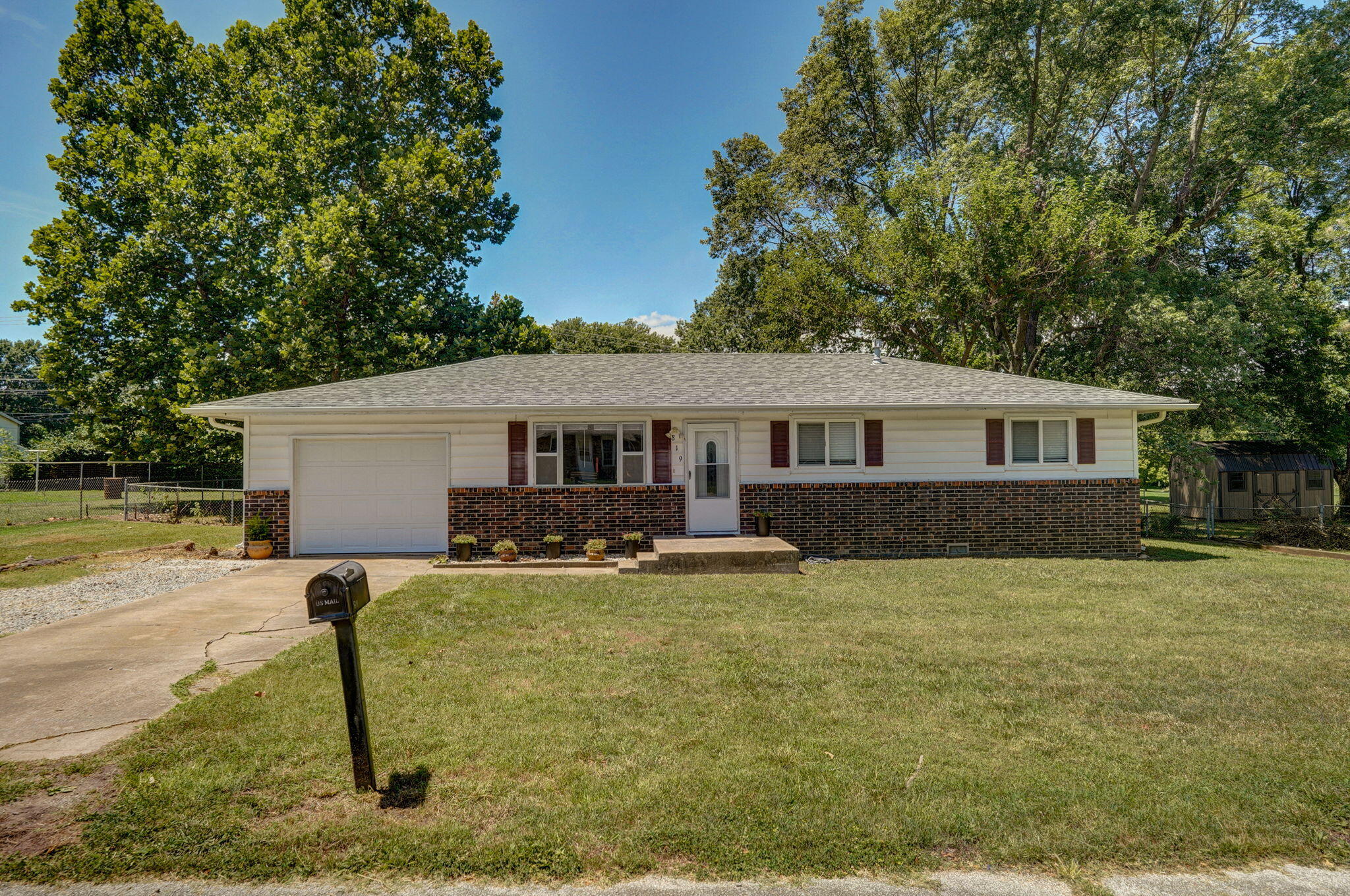 819 Looney Street Property Photo 1