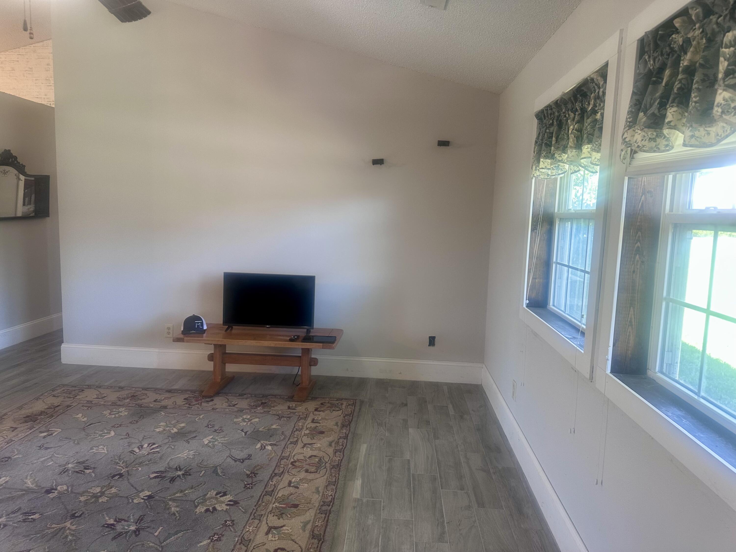 289 Westwind Road Property Photo 5