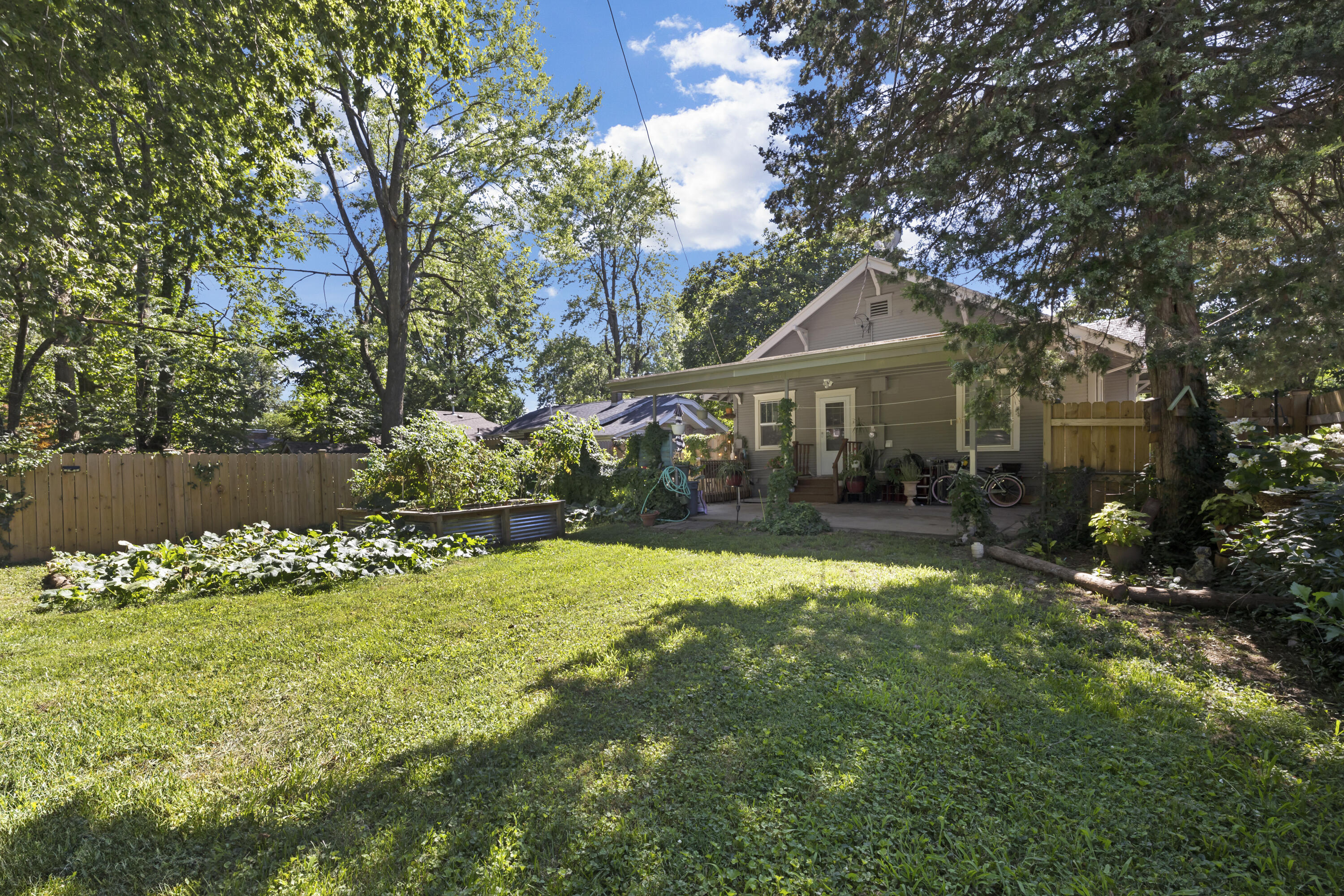 700 South Rogers Avenue Property Photo 31