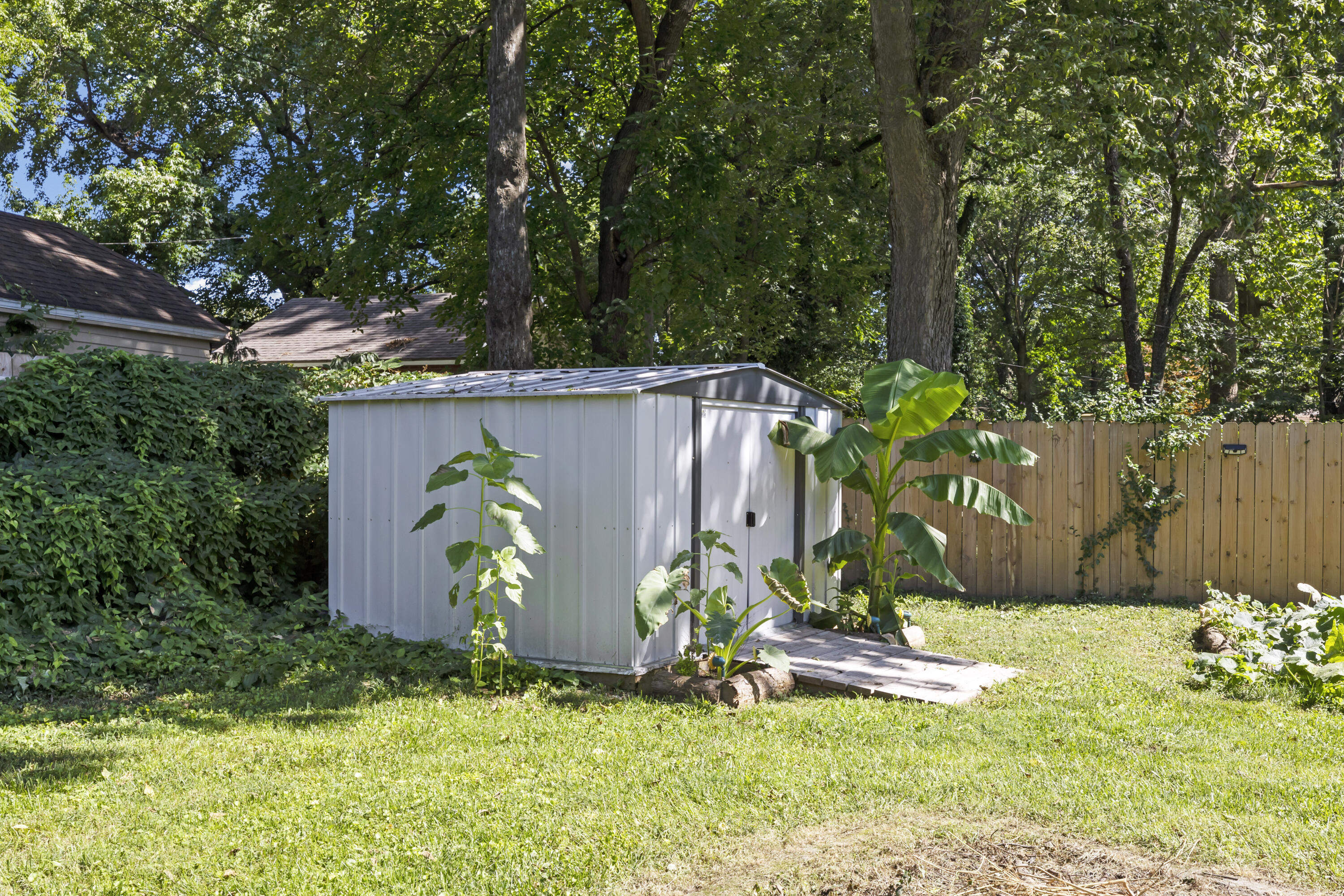 700 South Rogers Avenue Property Photo 32