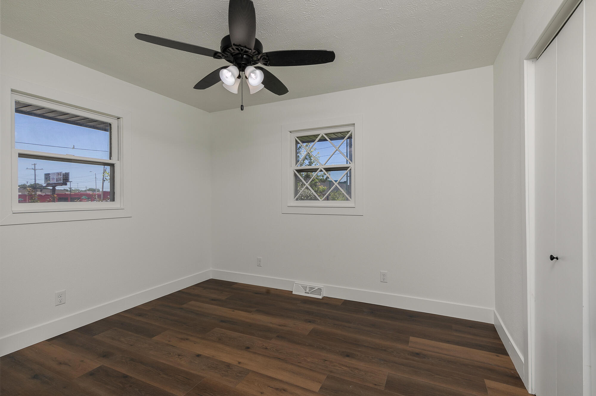 421 West Woodland Street Property Photo 21