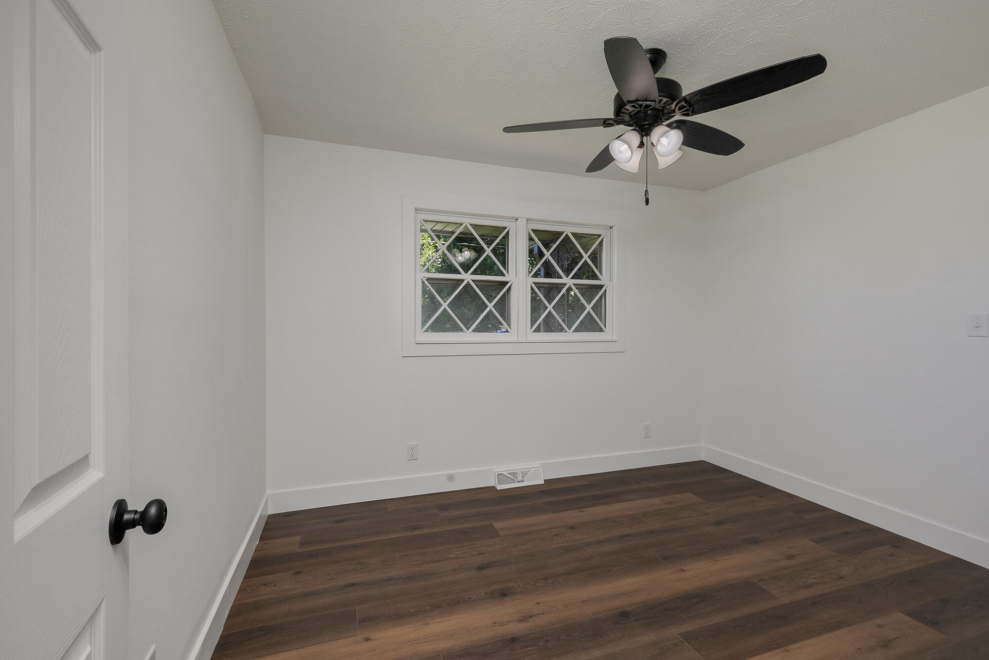 421 West Woodland Street Property Photo 23