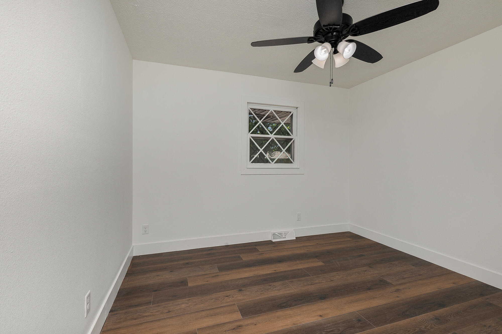 421 West Woodland Street Property Photo 26