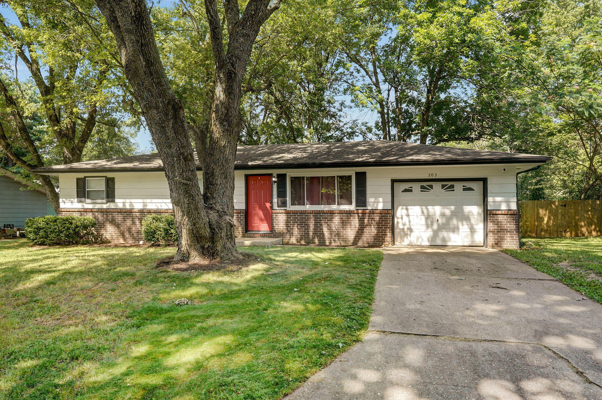 203 South Allen Avenue Property Photo 1