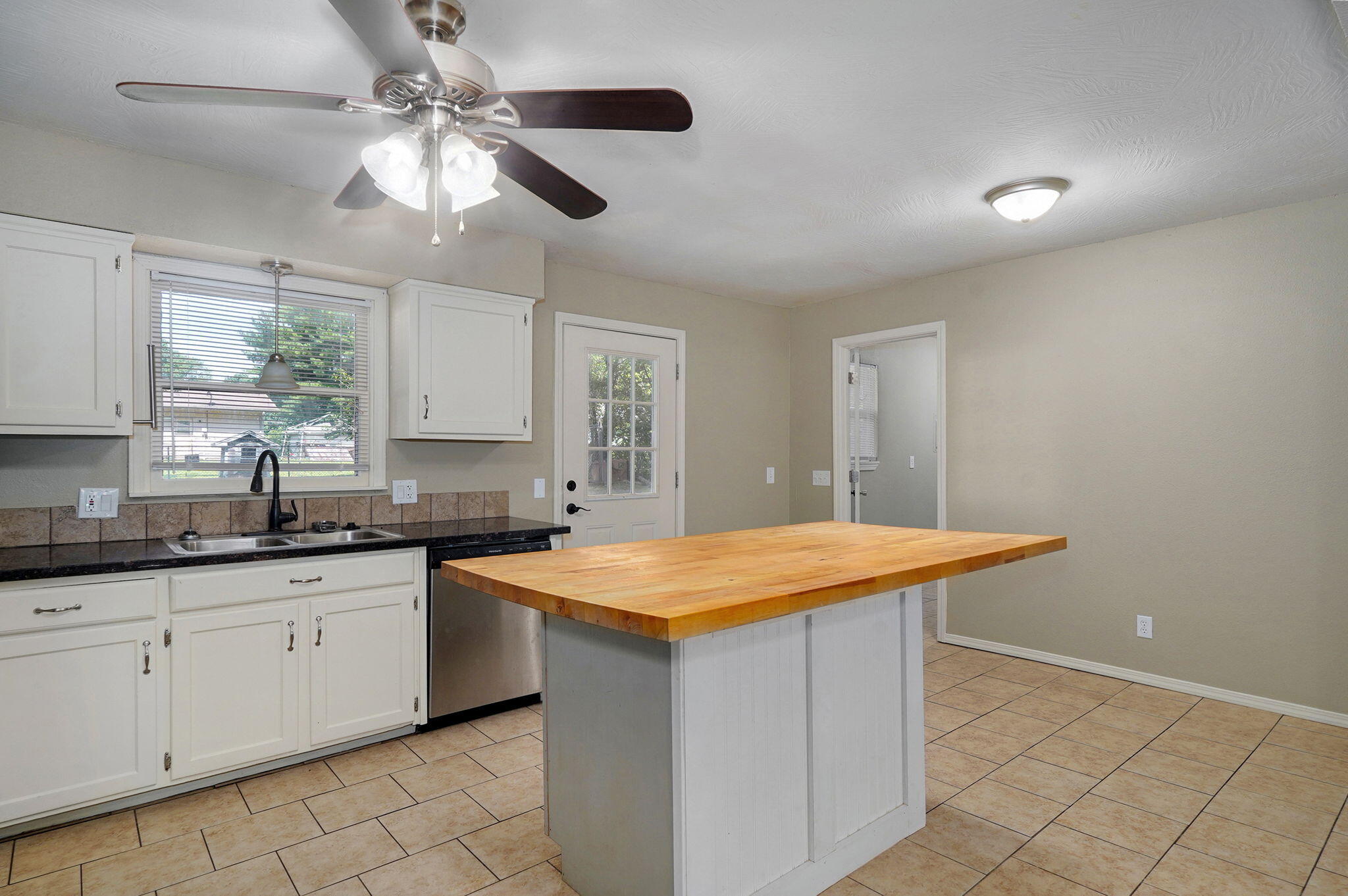 203 South Allen Avenue Property Photo 10