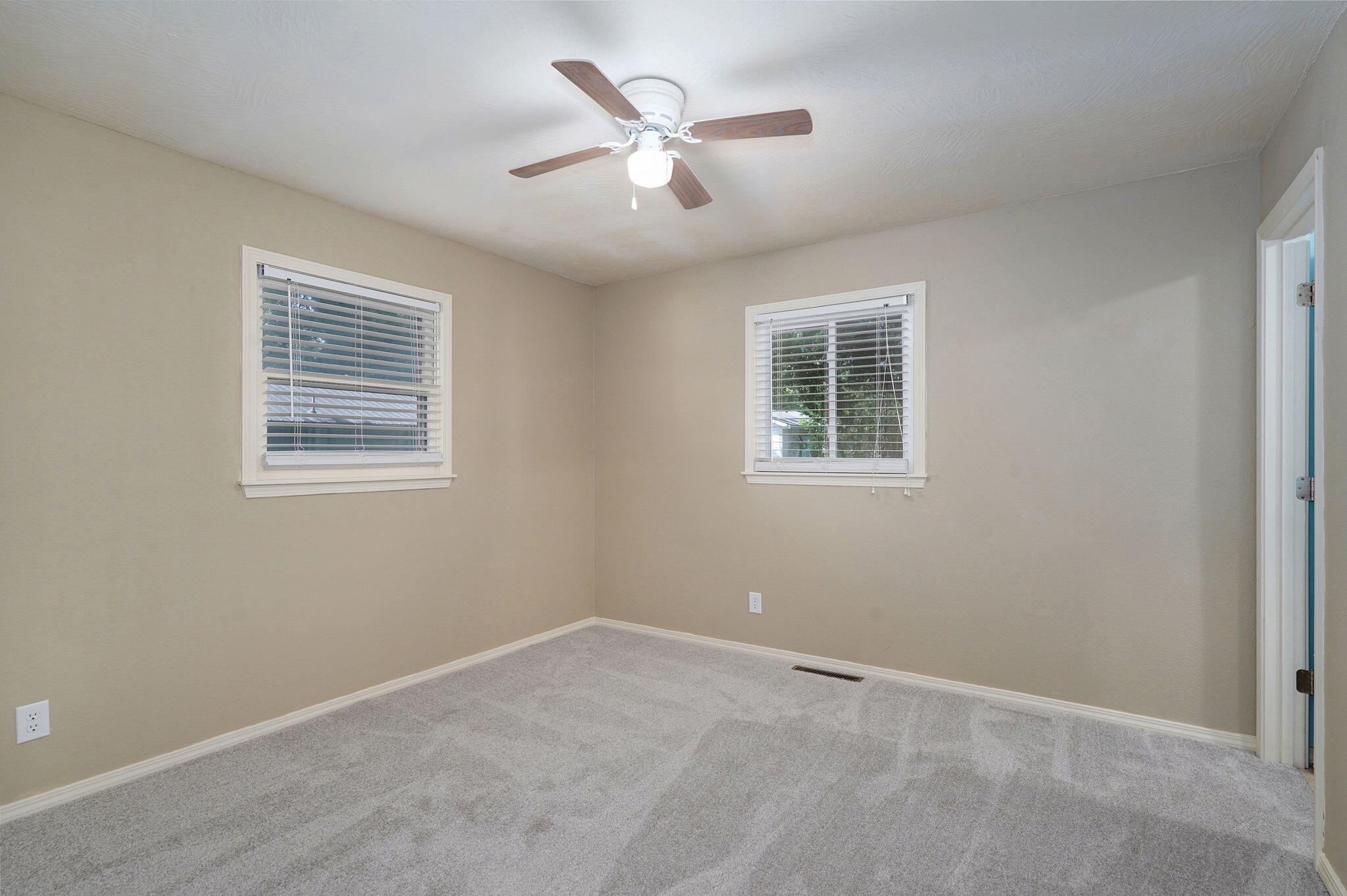 203 South Allen Avenue Property Photo 15