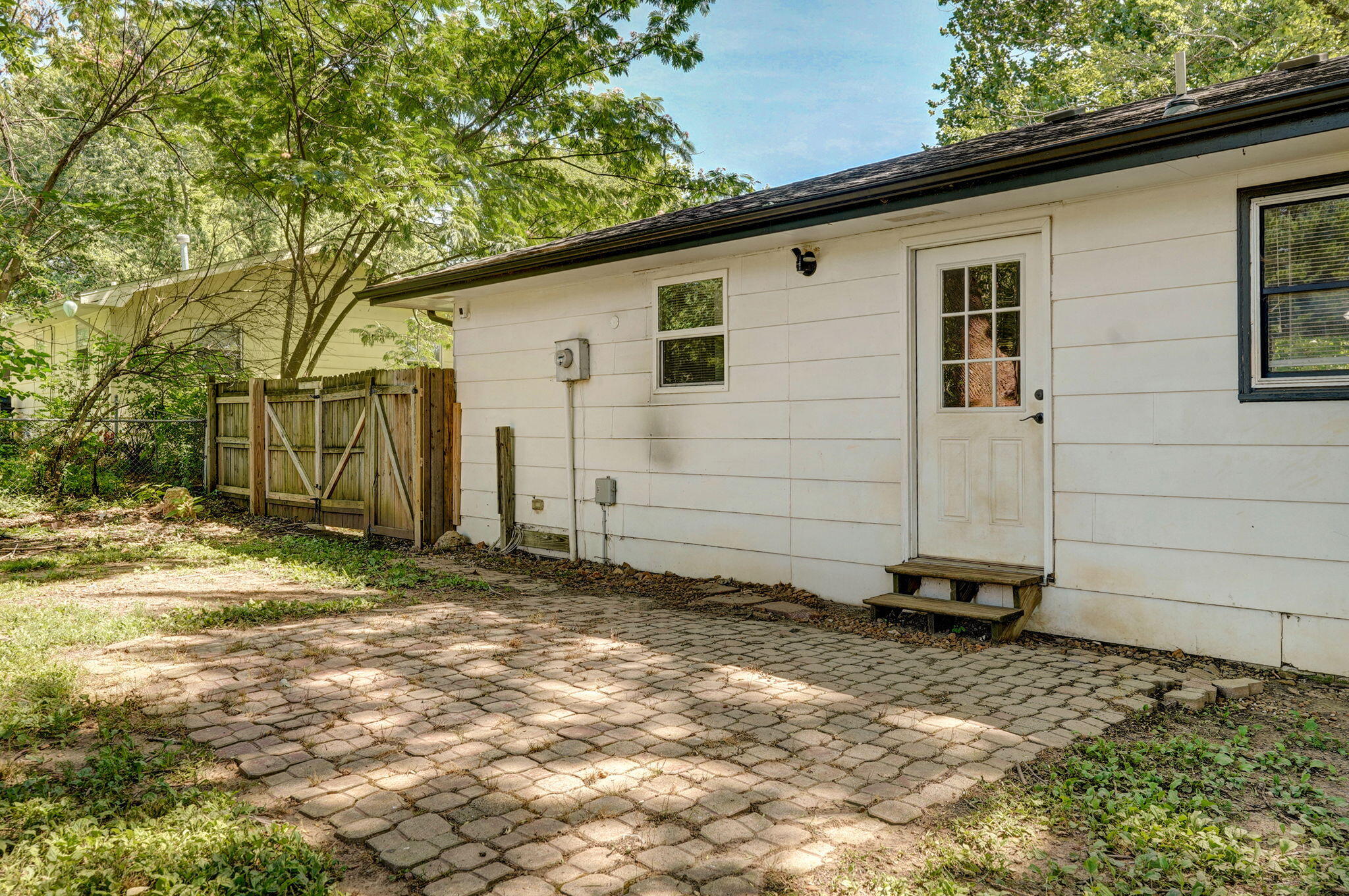 203 South Allen Avenue Property Photo 22