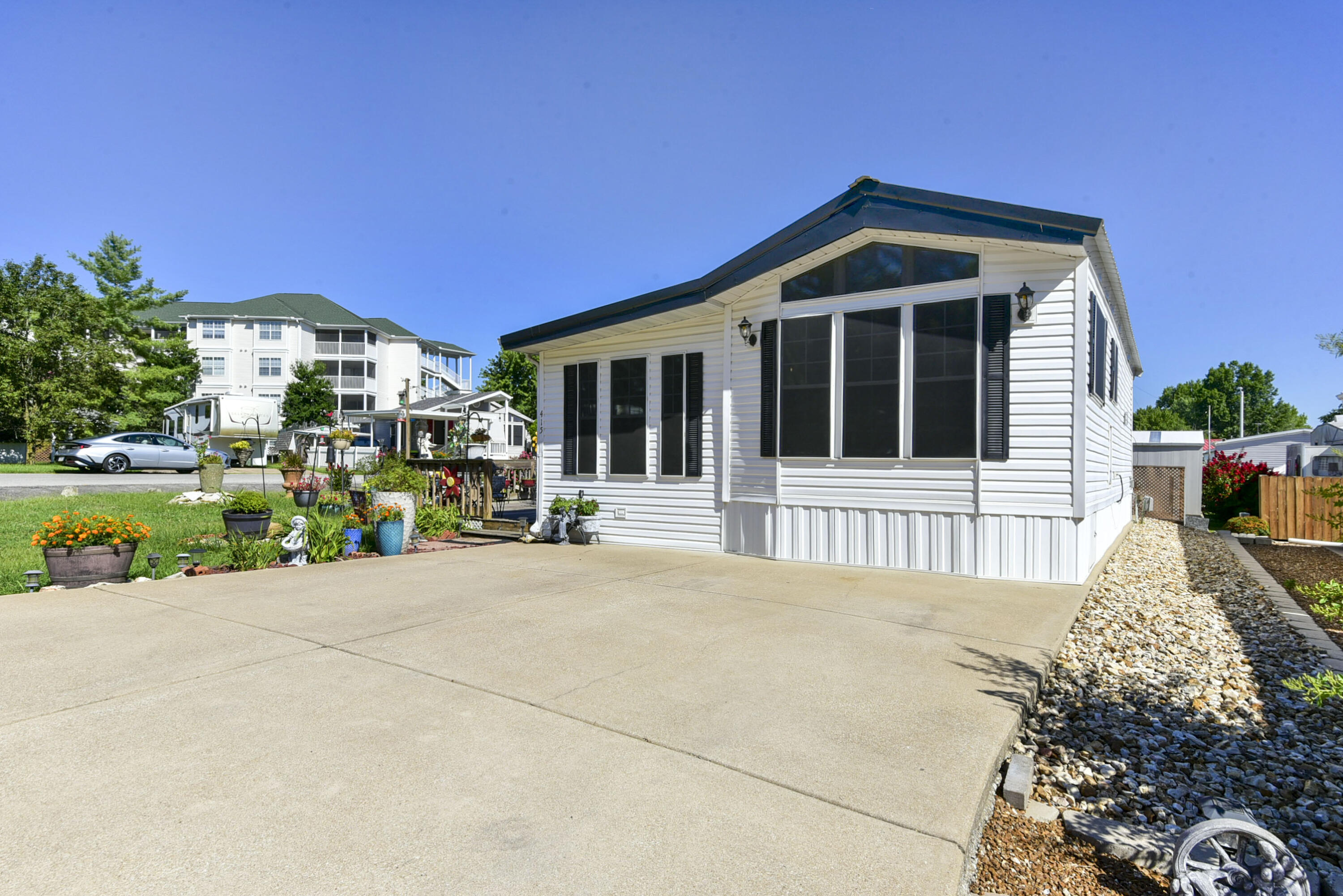 415 Monarch Drive Property Photo 1