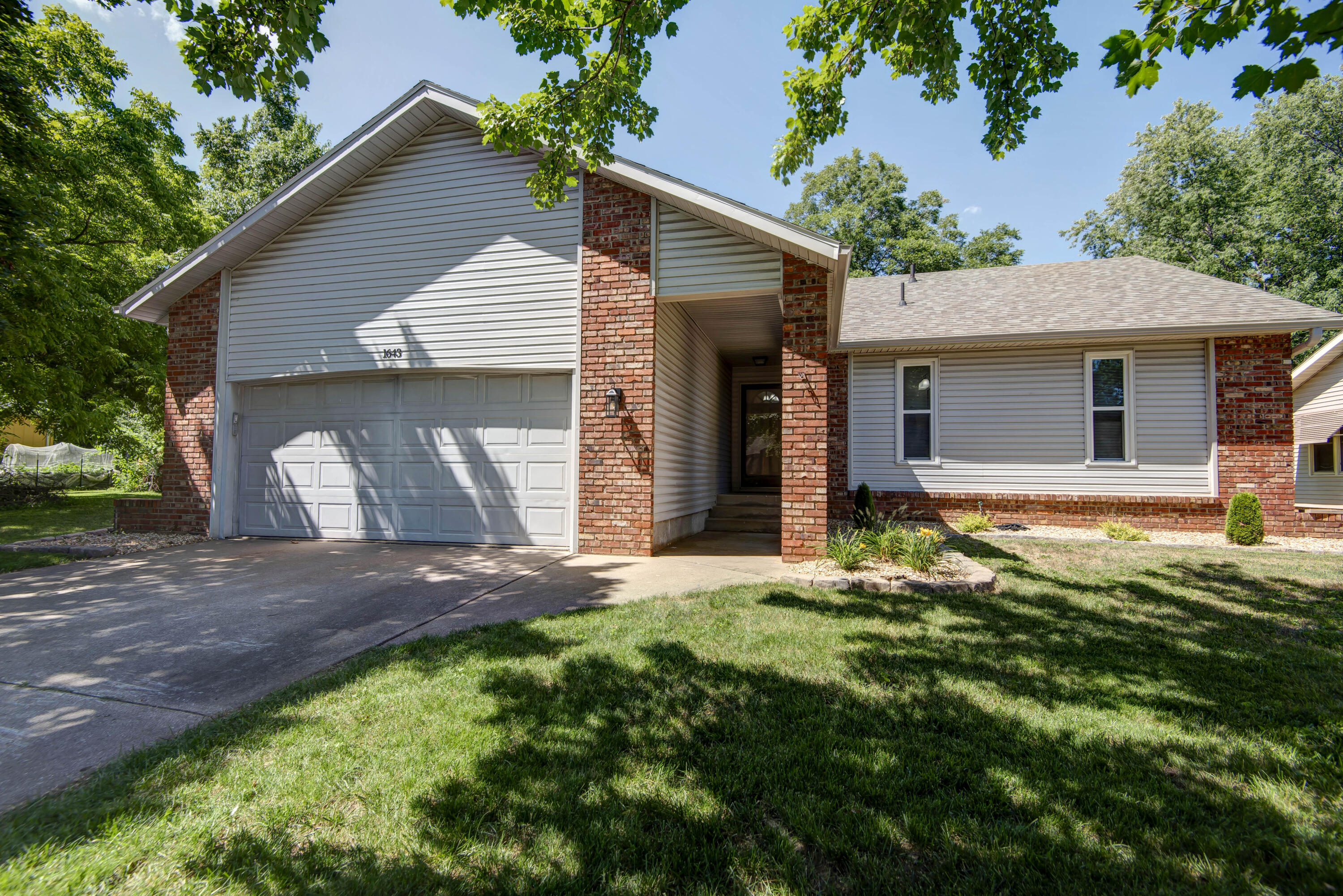 1643 West Mcgee Street Property Photo 1