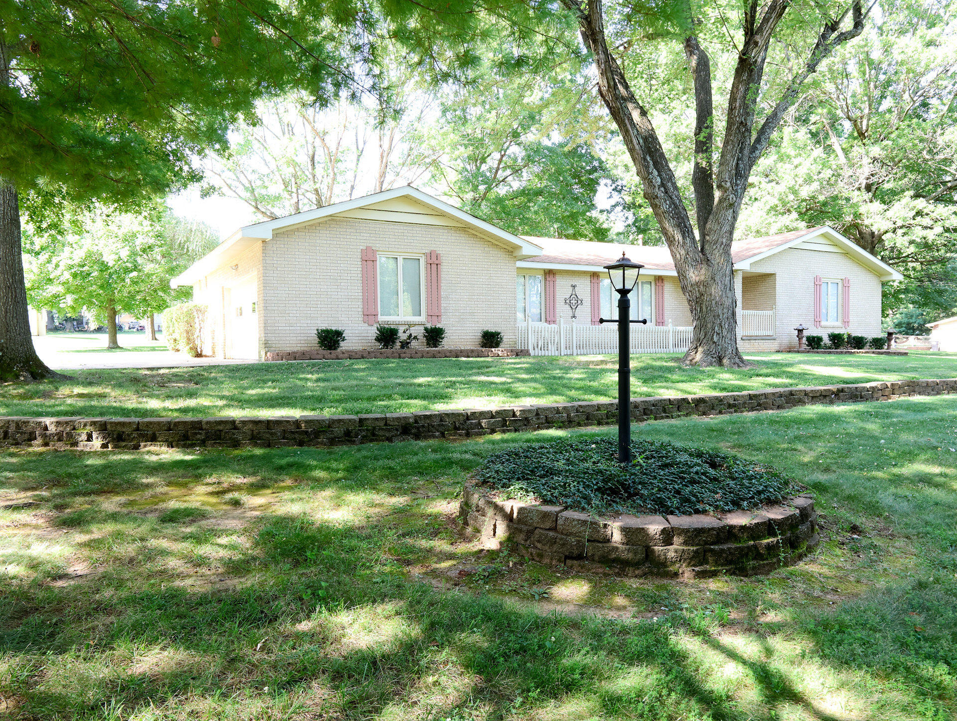 510 East Nottingham Lane Property Photo 3