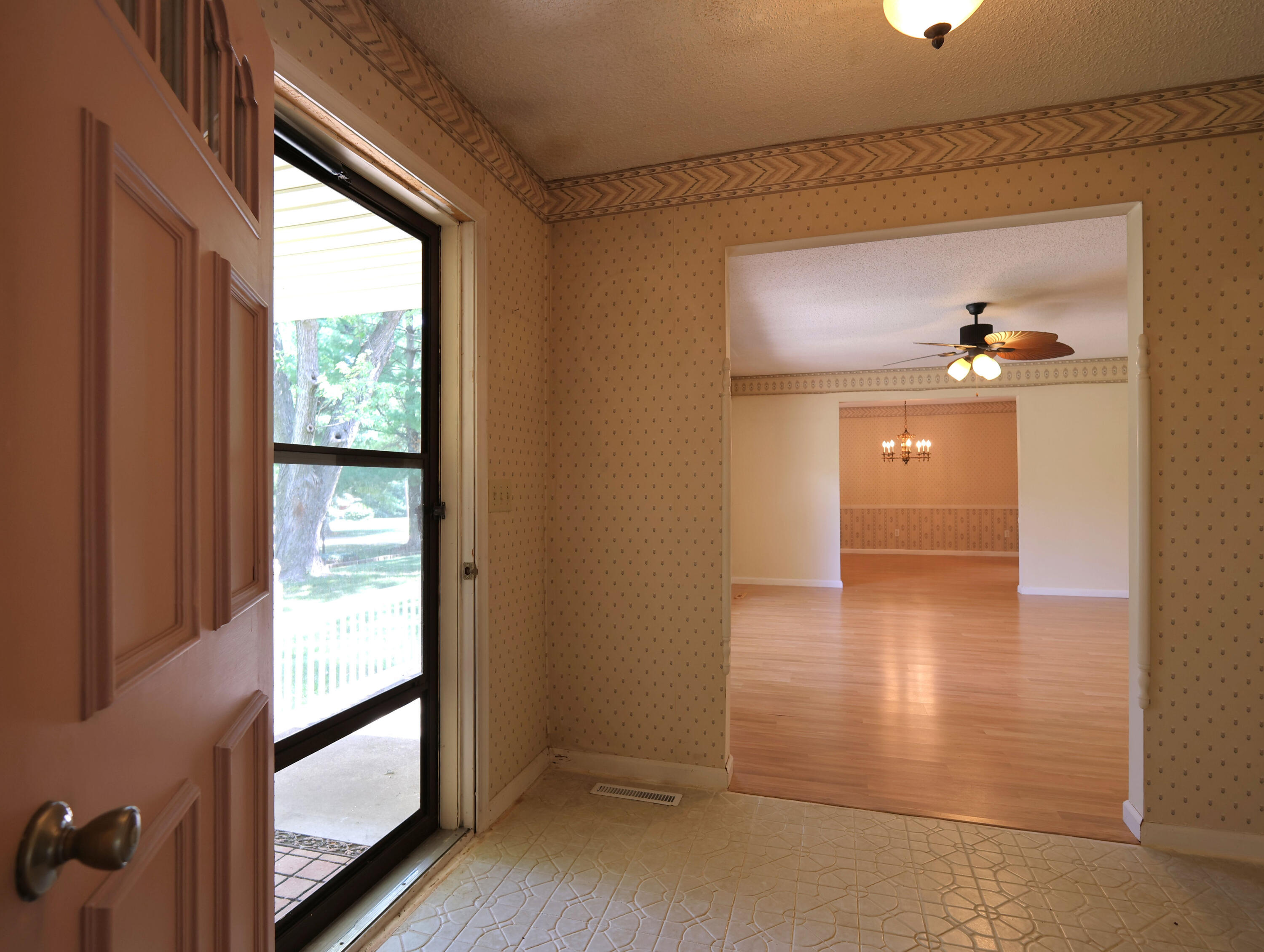 510 East Nottingham Lane Property Photo 6