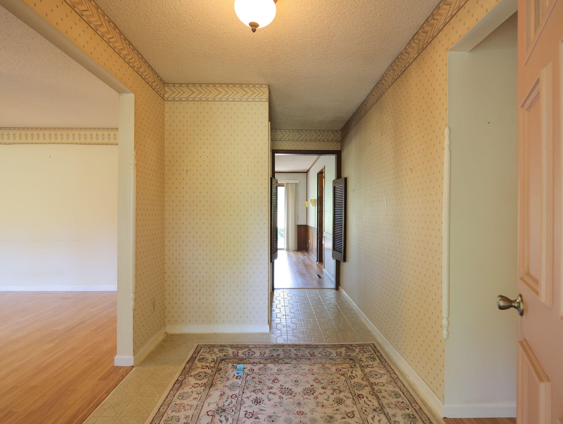 510 East Nottingham Lane Property Photo 8