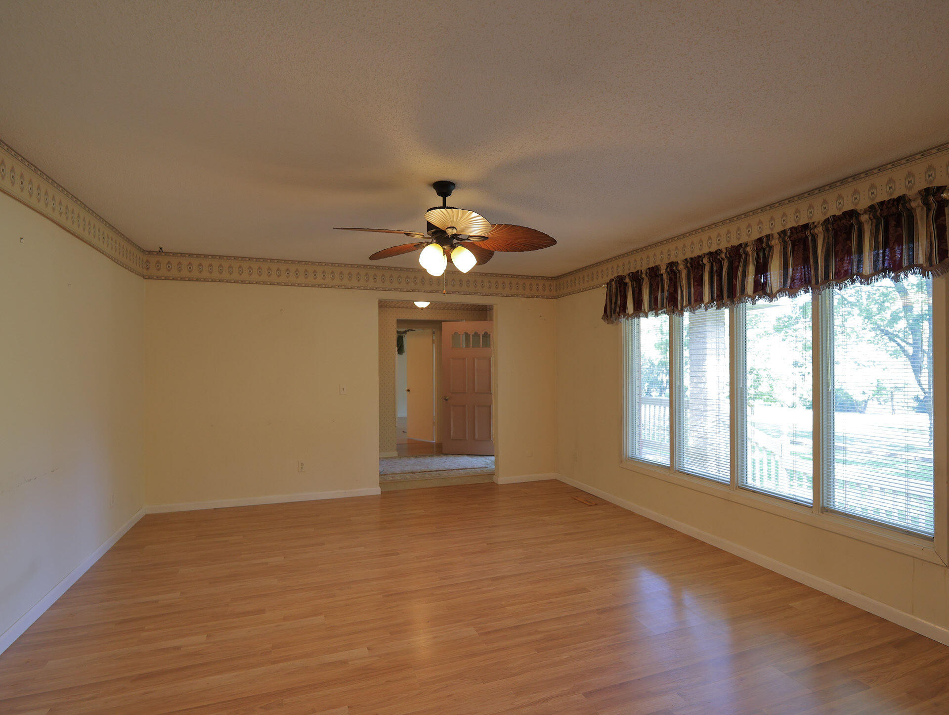 510 East Nottingham Lane Property Photo 27