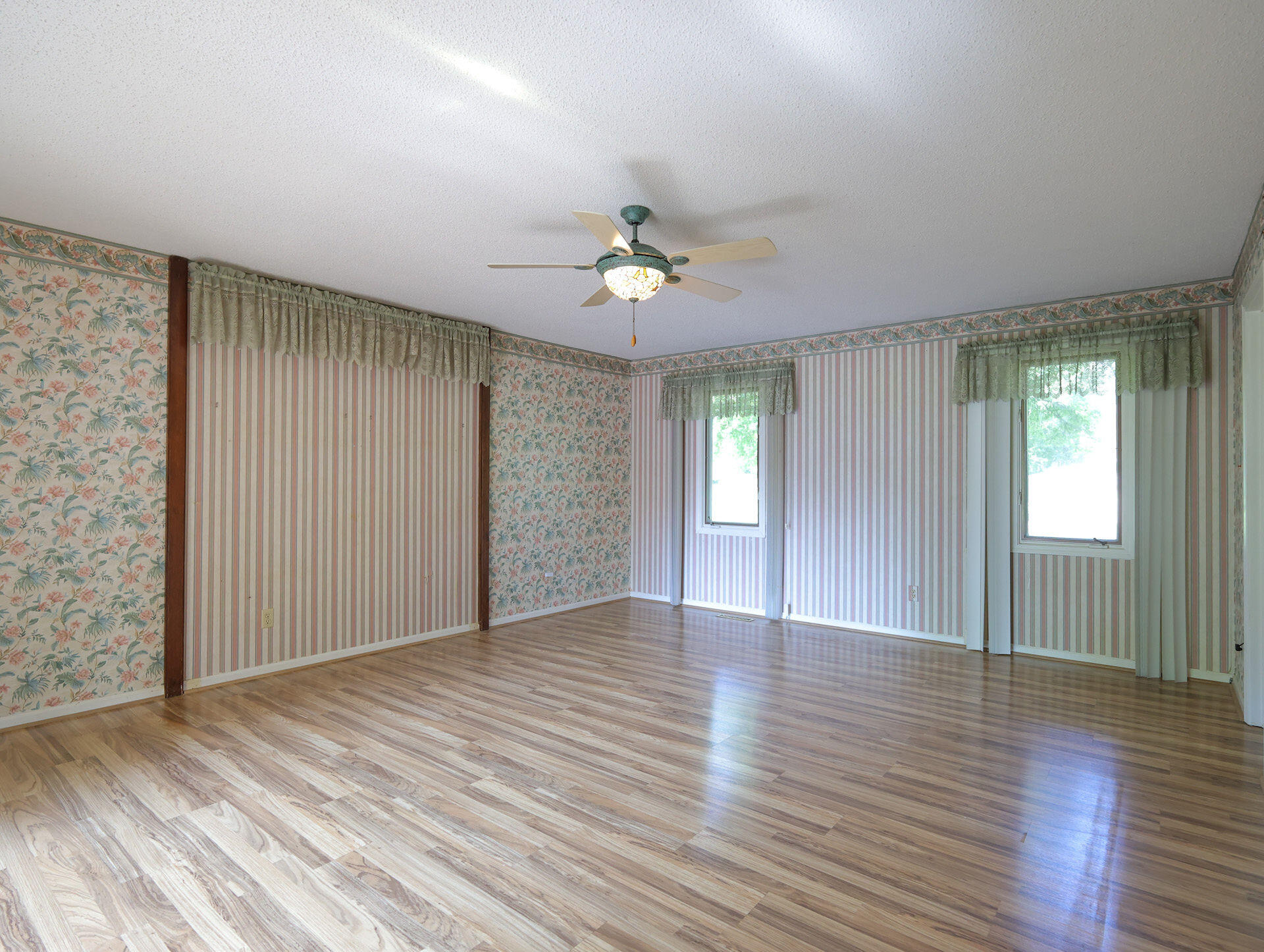 510 East Nottingham Lane Property Photo 35