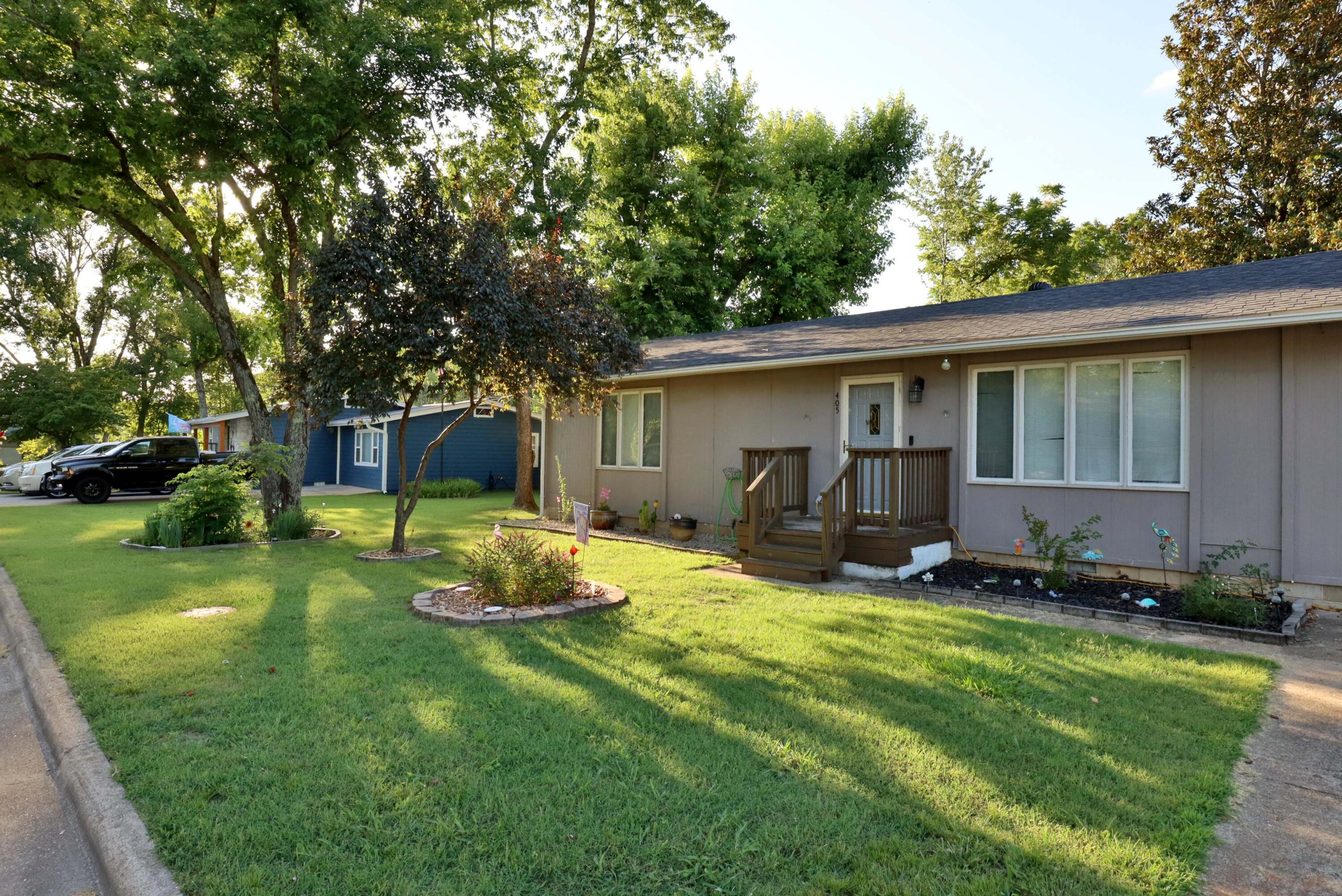 405 Lake Drive Property Photo 1