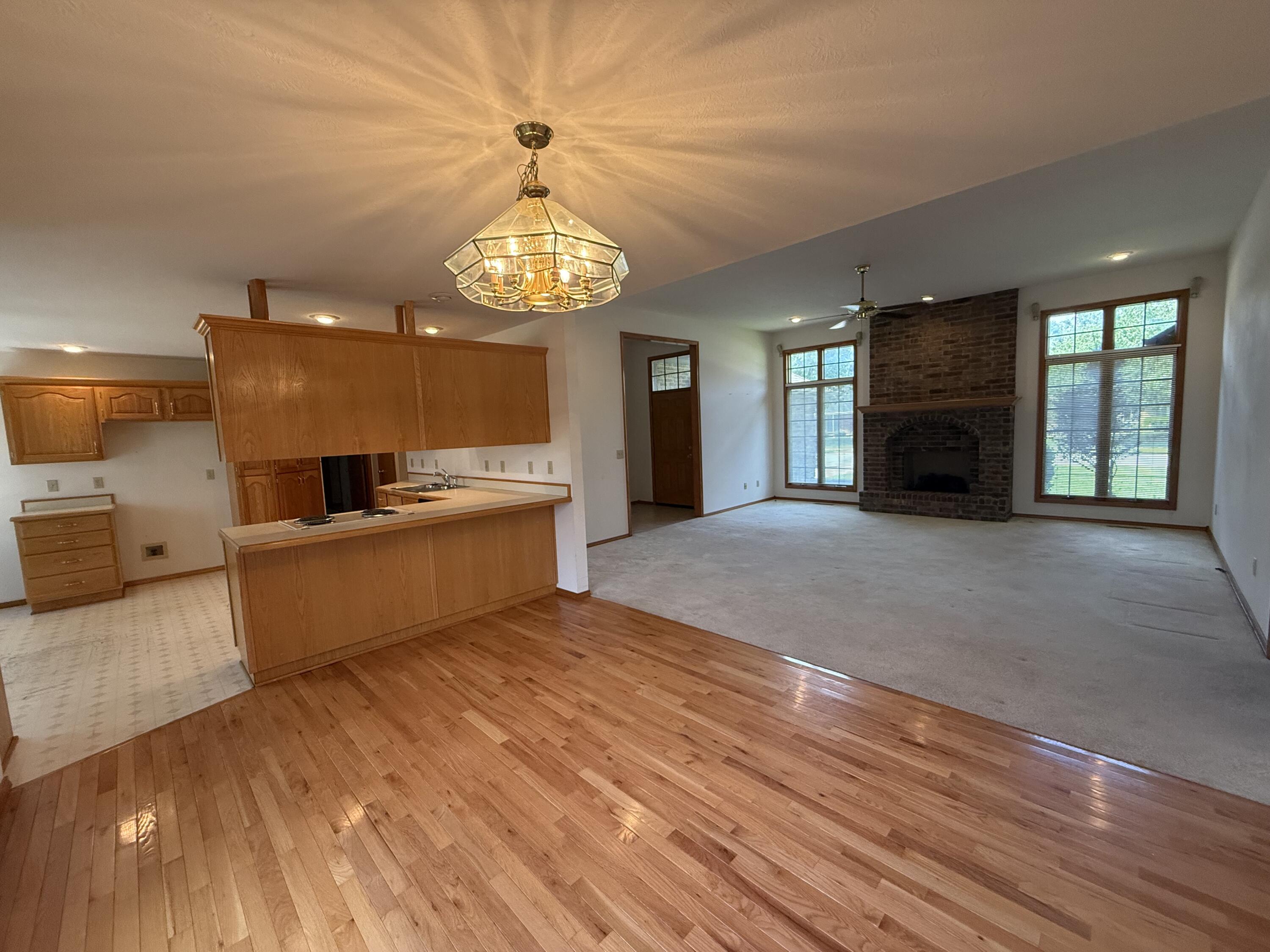 1946 East Ridgewood Drive Property Photo 4
