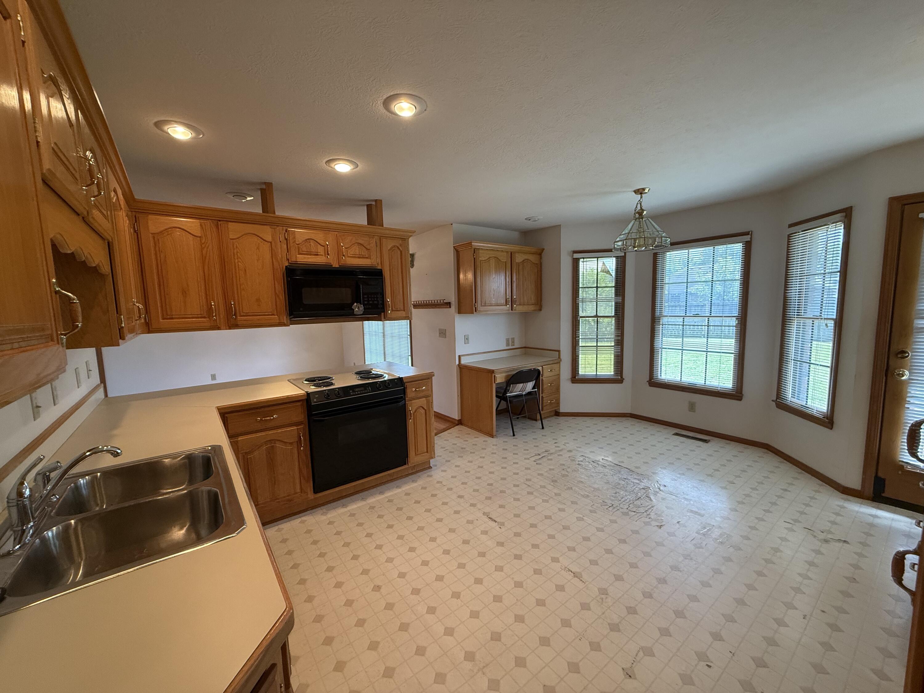 1946 East Ridgewood Drive Property Photo 6