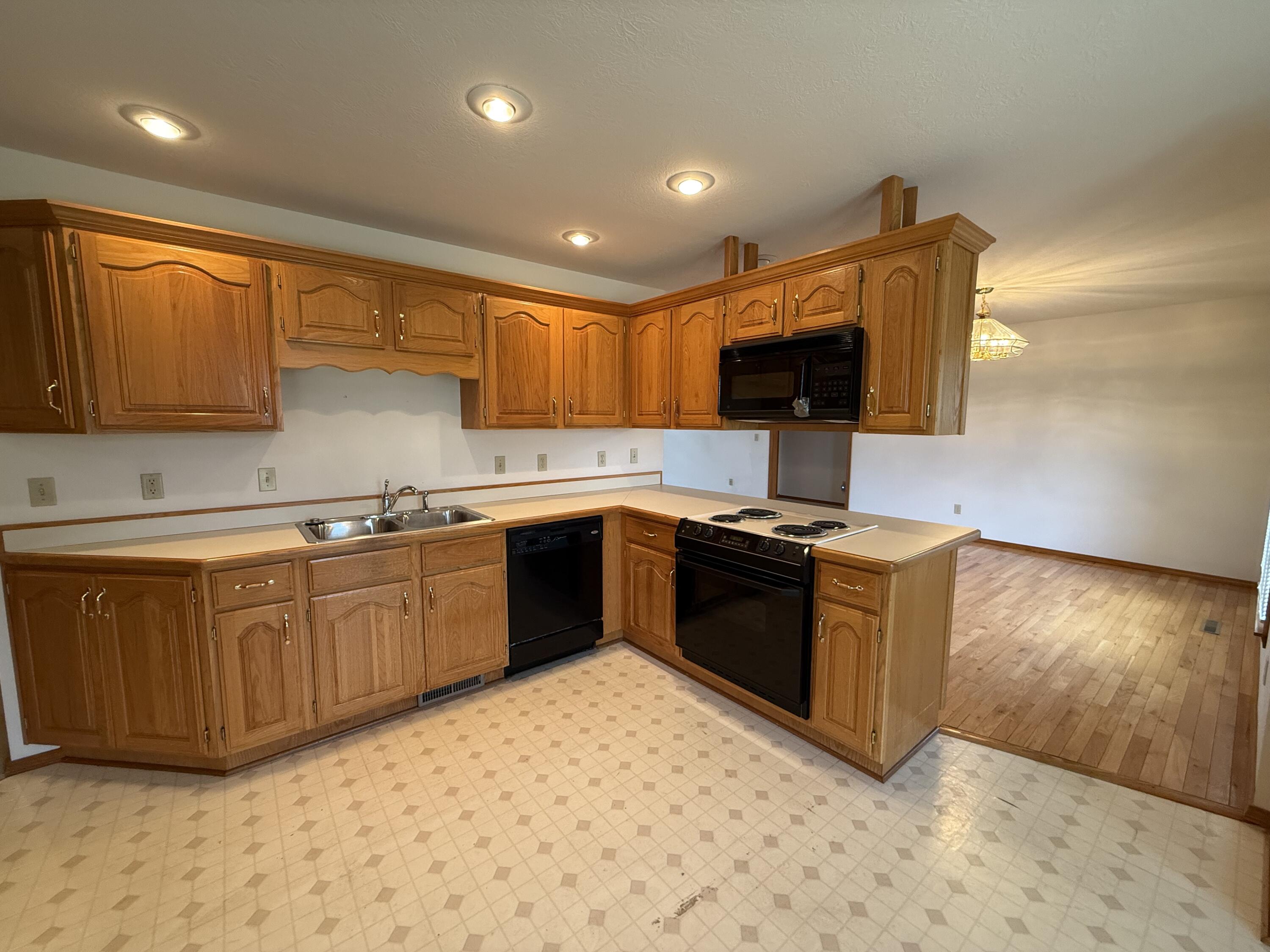1946 East Ridgewood Drive Property Photo 7