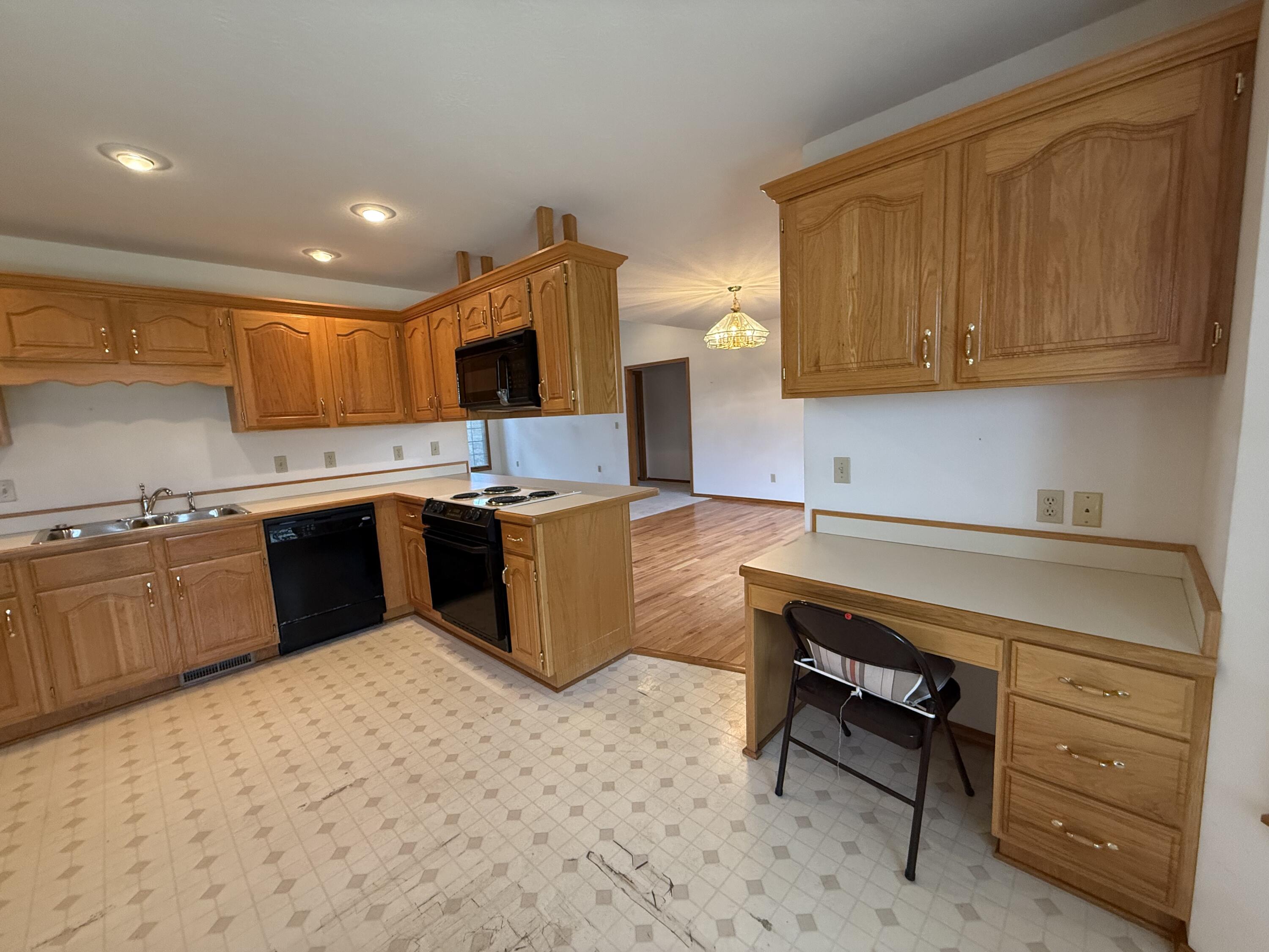 1946 East Ridgewood Drive Property Photo 8
