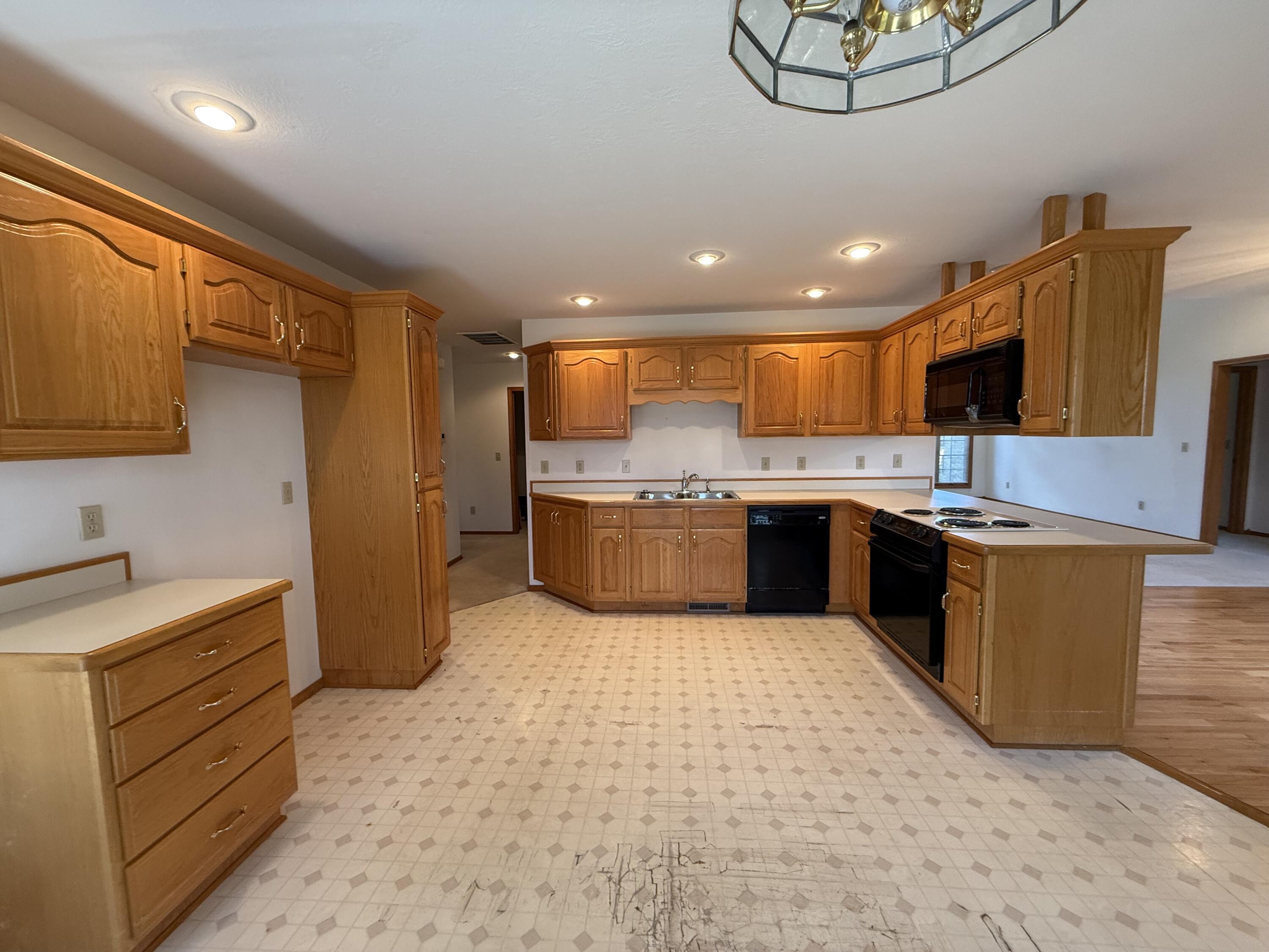 1946 East Ridgewood Drive Property Photo 9