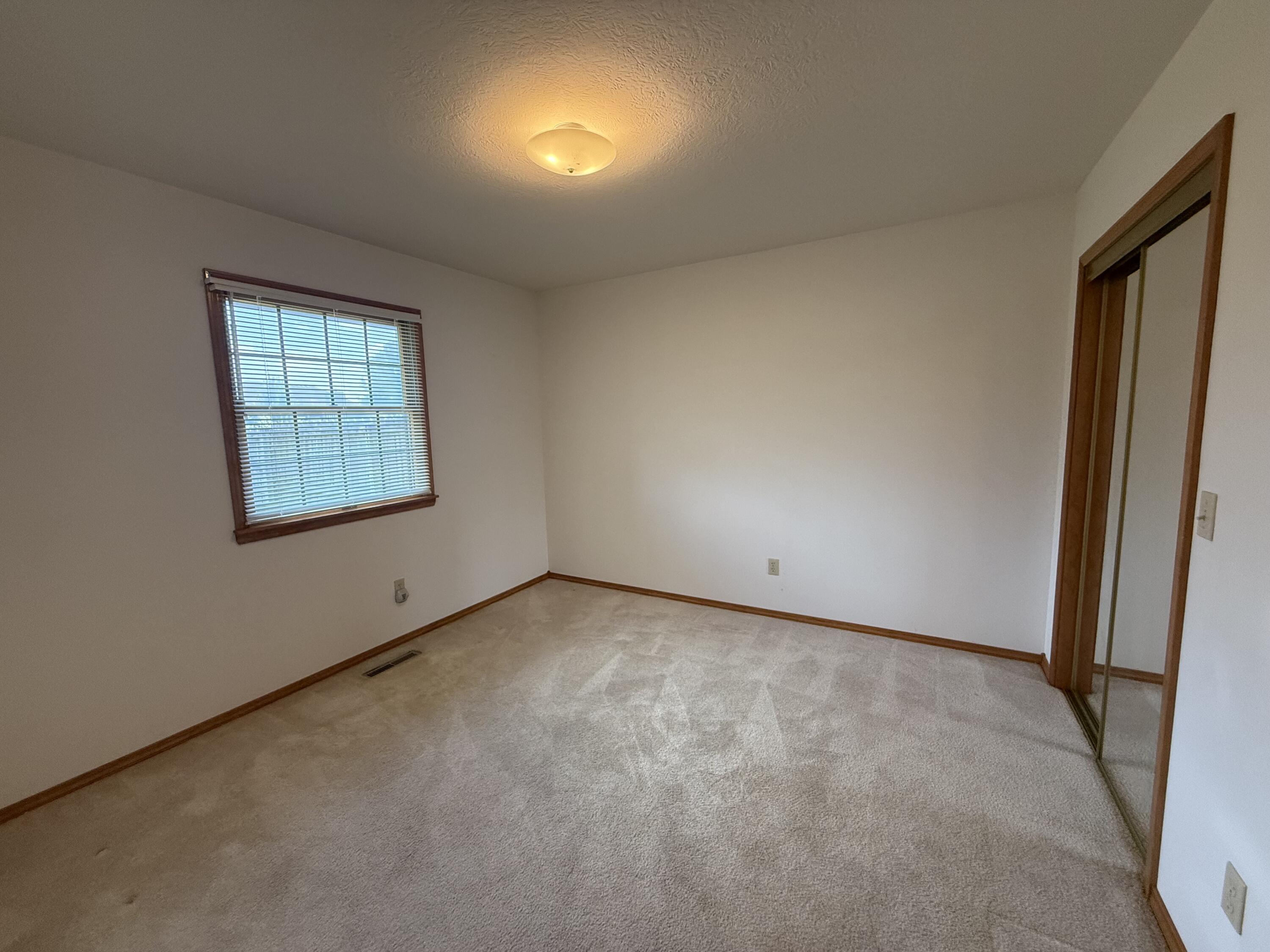 1946 East Ridgewood Drive Property Photo 15