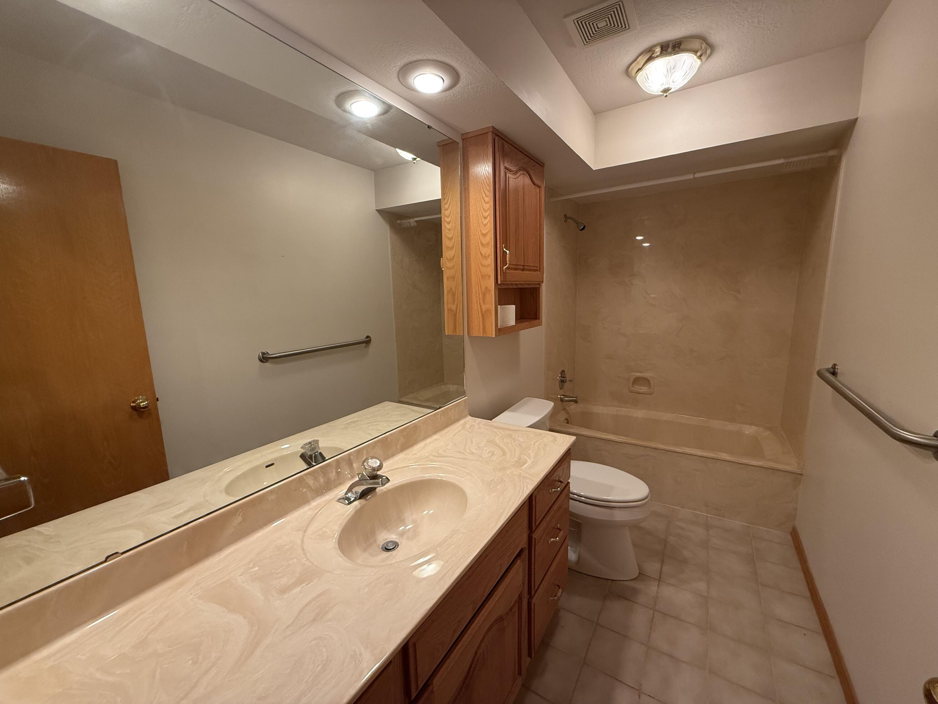 1946 East Ridgewood Drive Property Photo 16