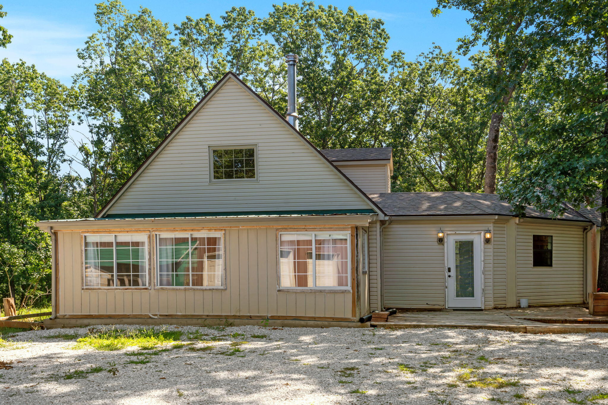 2020 Hummingbird Road Property Photo 1