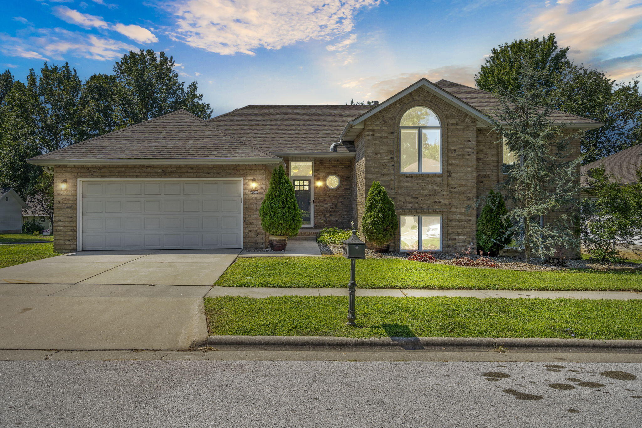 2040 West Buena Vista Street Property Photo 1